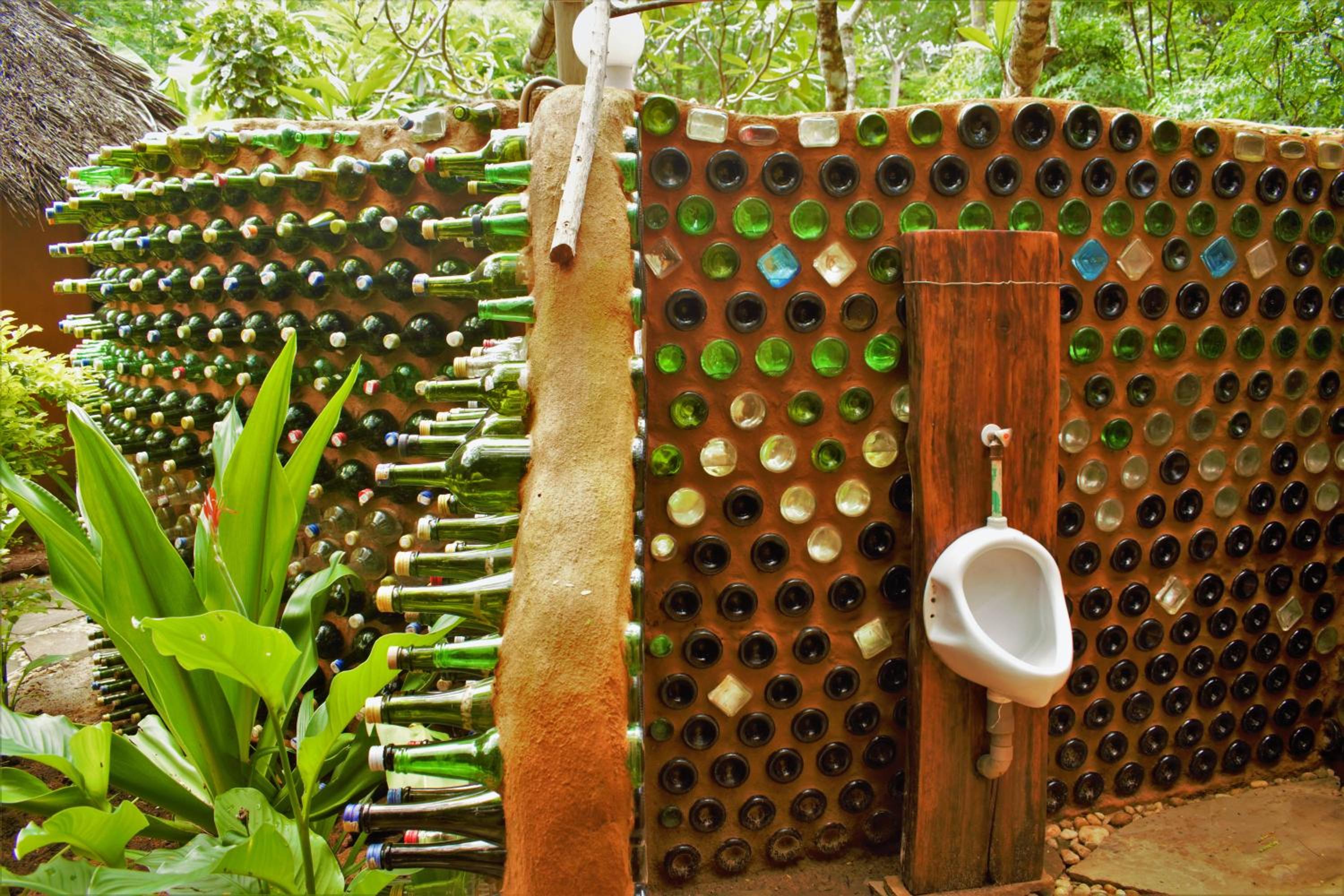 Distant Relatives Ecolodge & Backpackers
