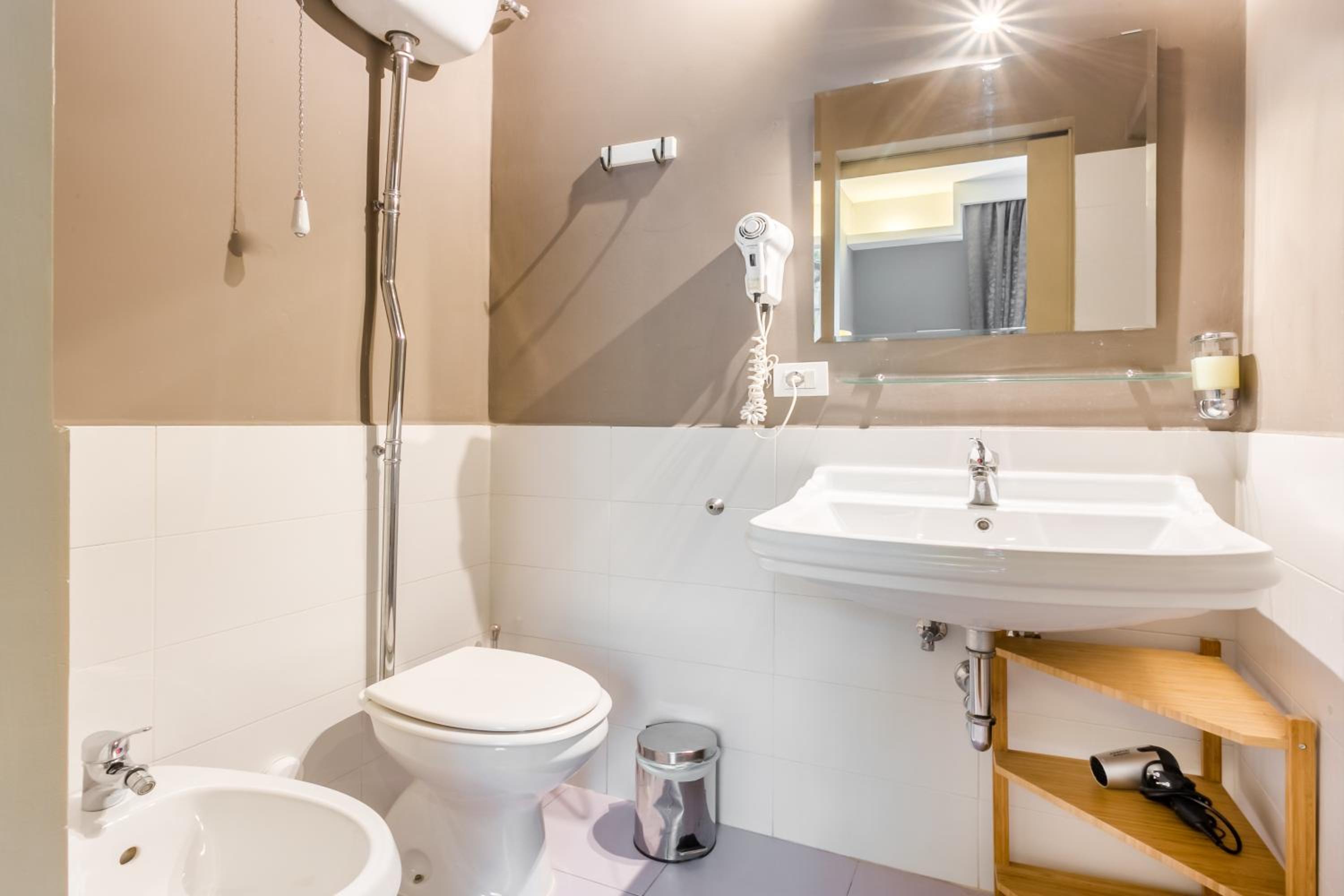 AmoRoma Suite