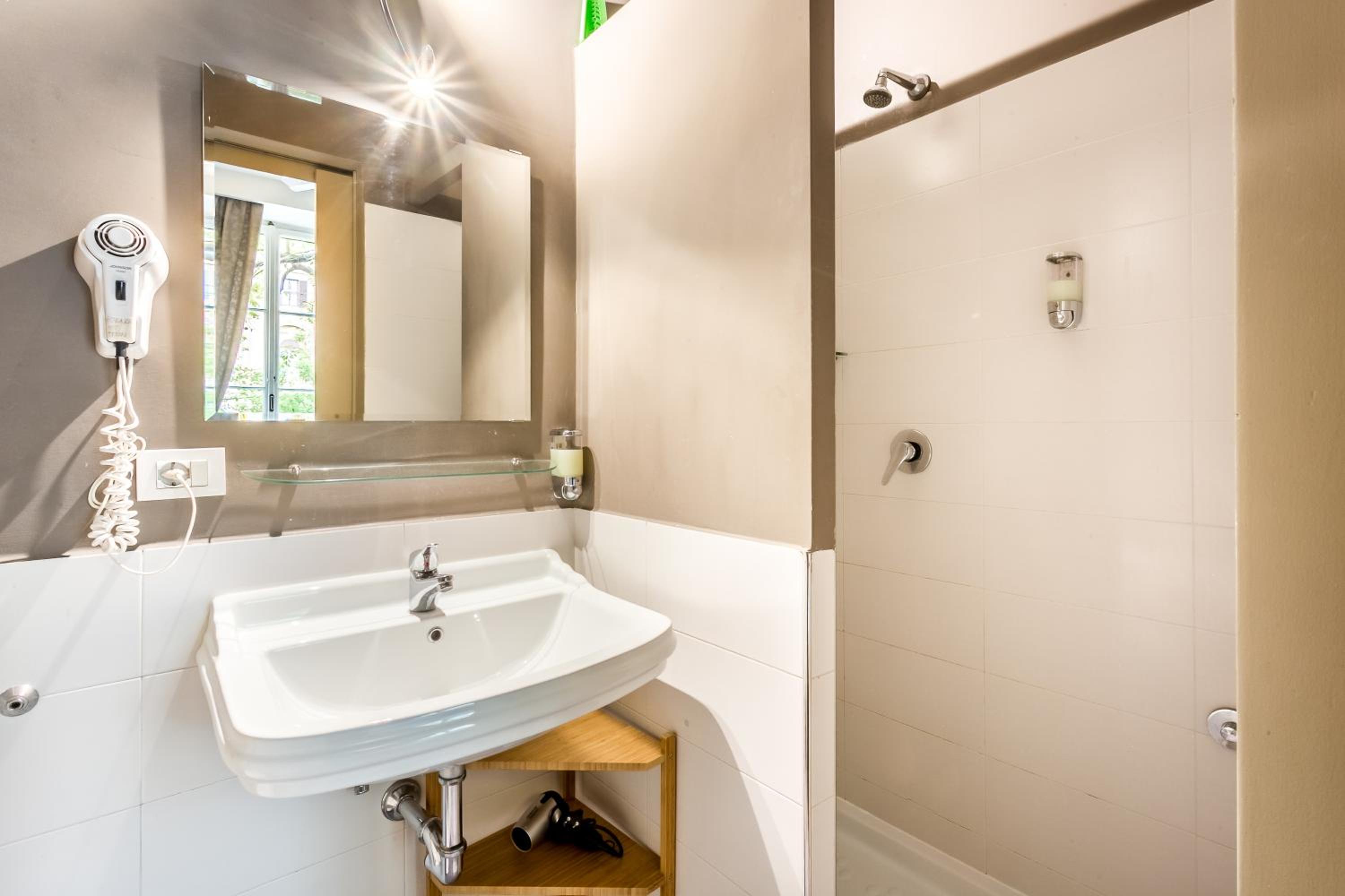 AmoRoma Suite