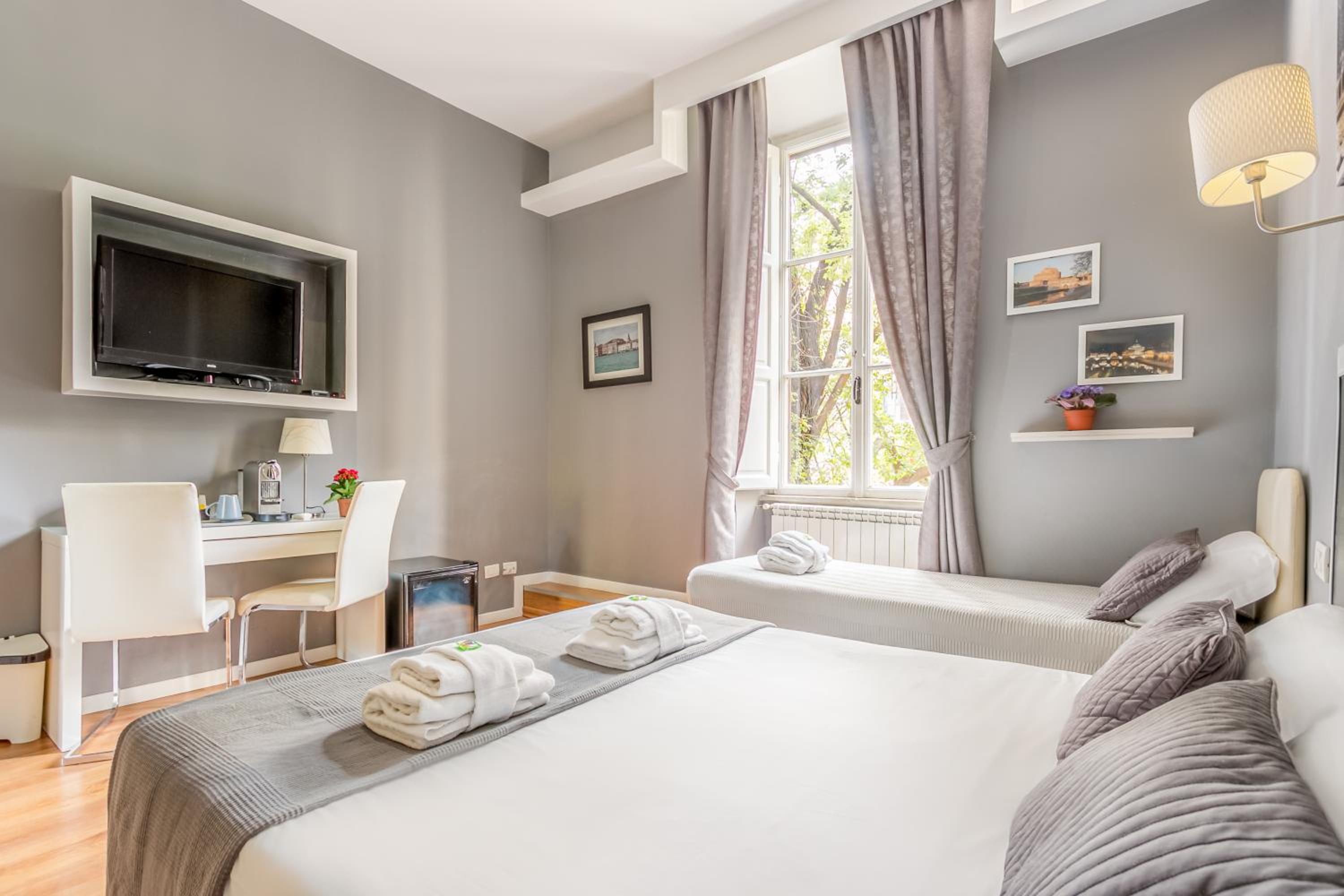 AmoRoma Suite