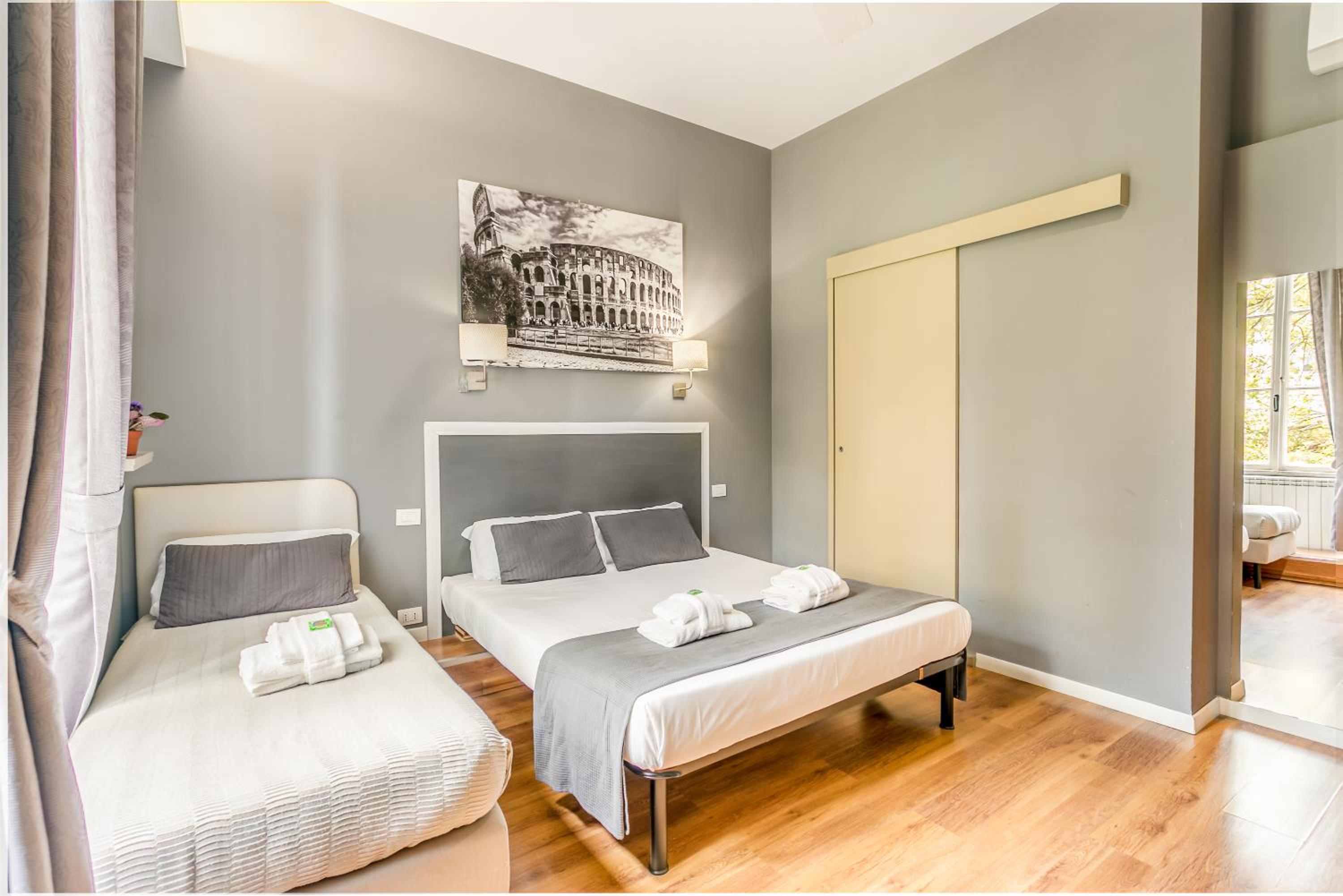 AmoRoma Suite