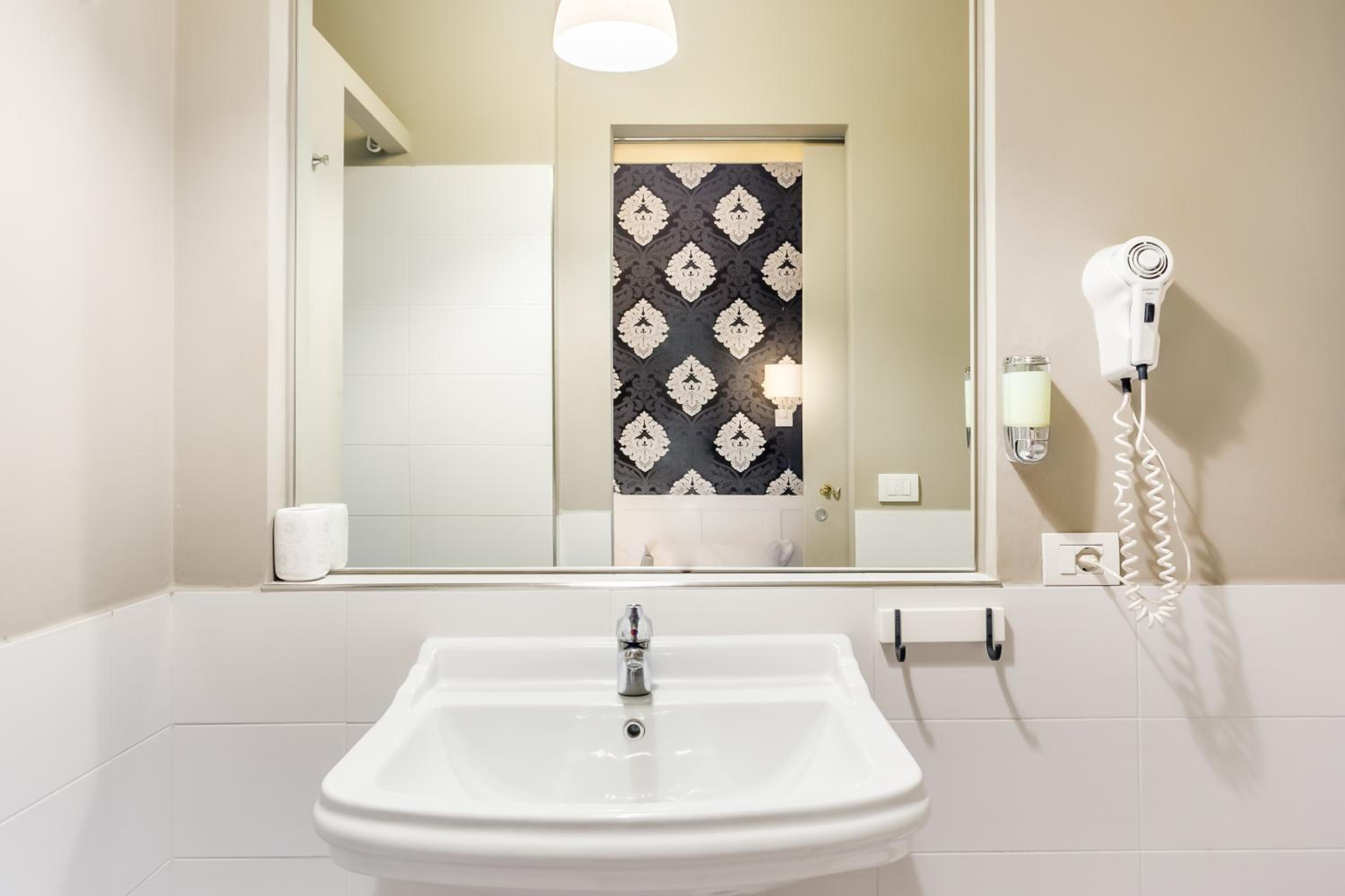 AmoRoma Suite