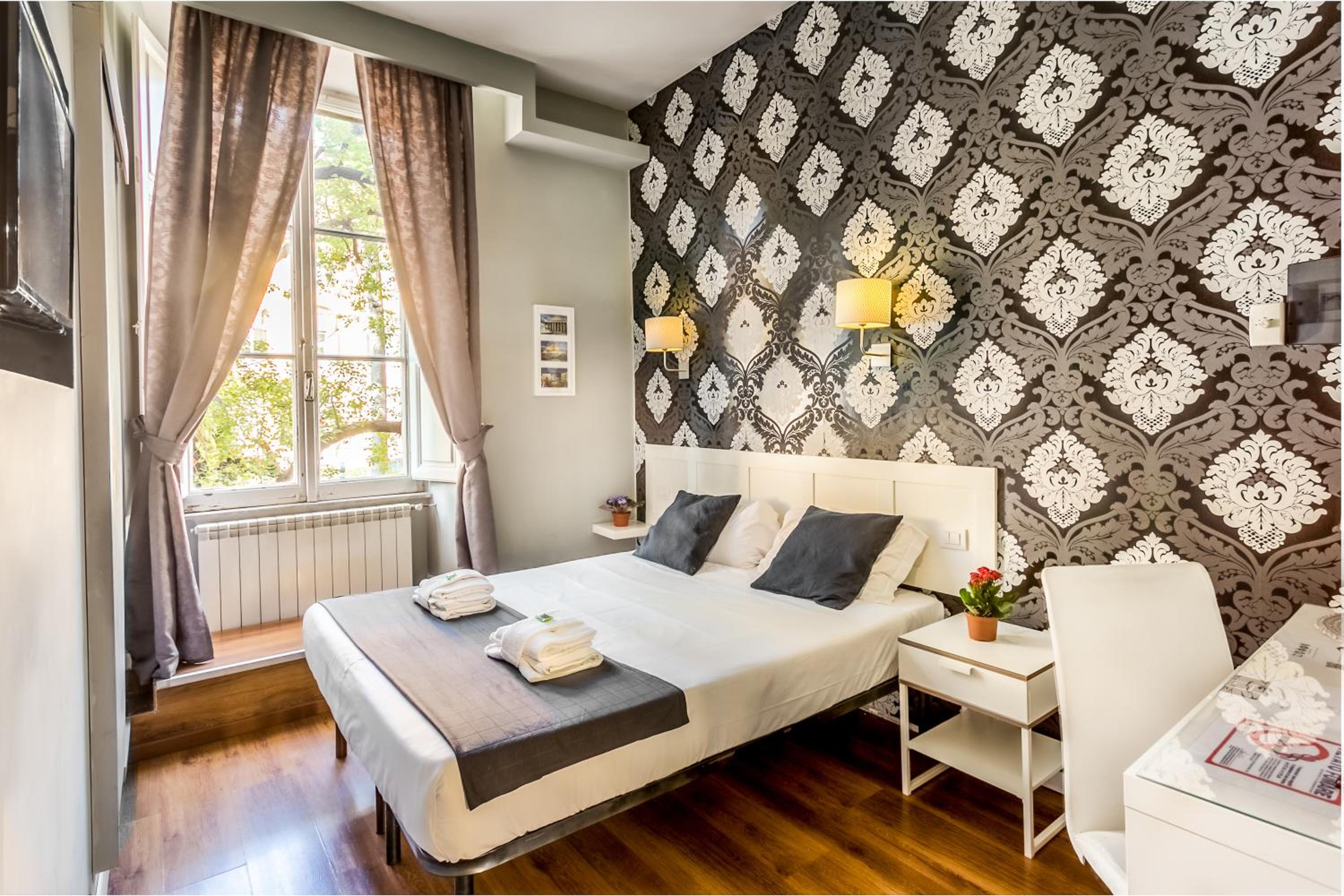 AmoRoma Suite