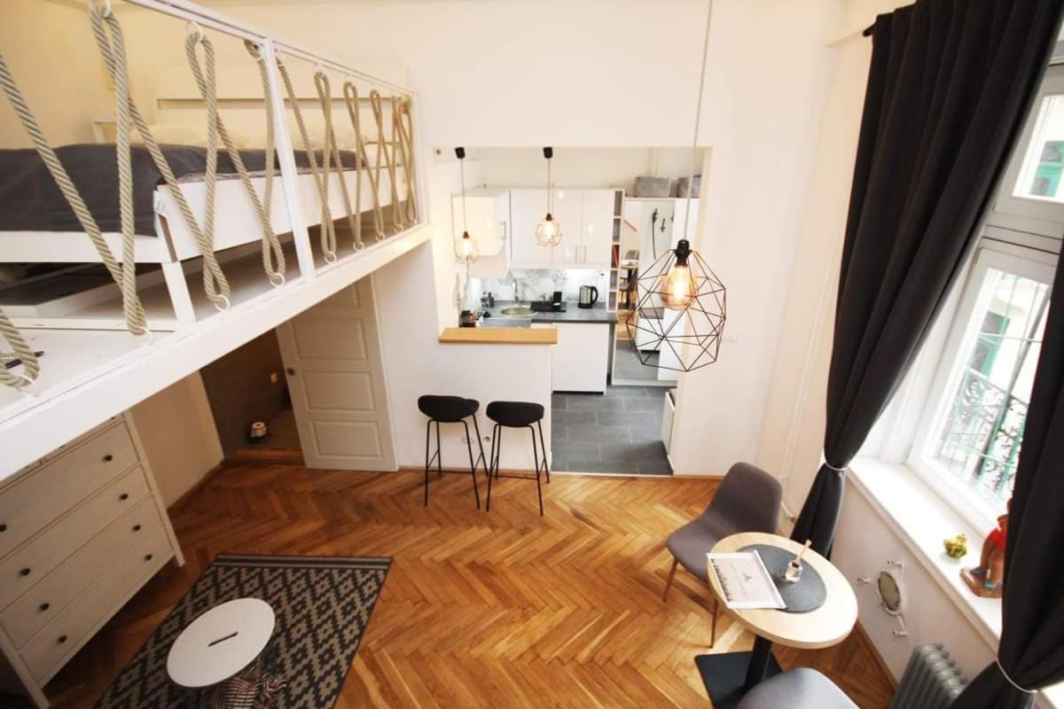 Lovely downtown home in Budapest view 3