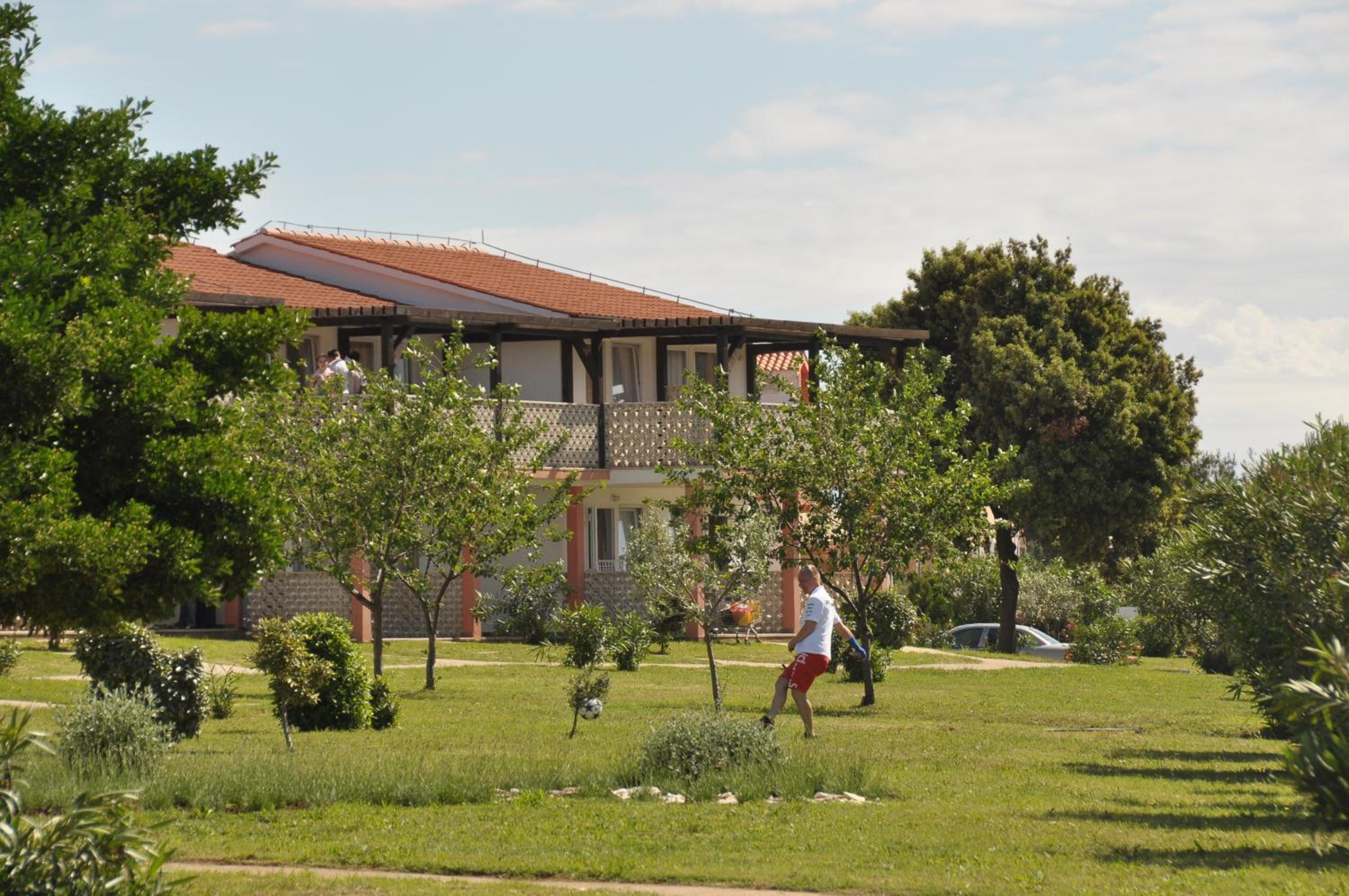 Kazela Apartments