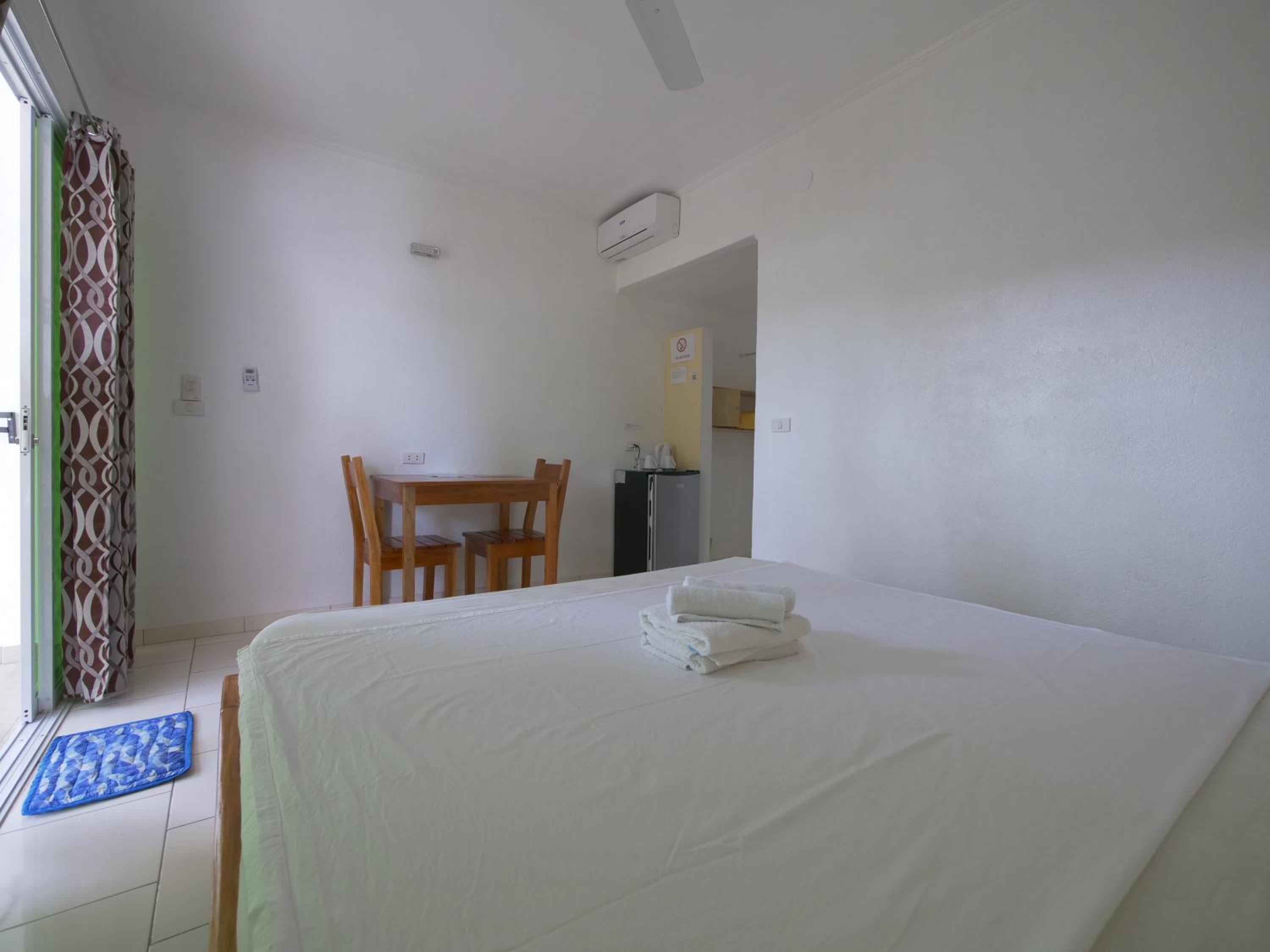 Alona Gecko Inn