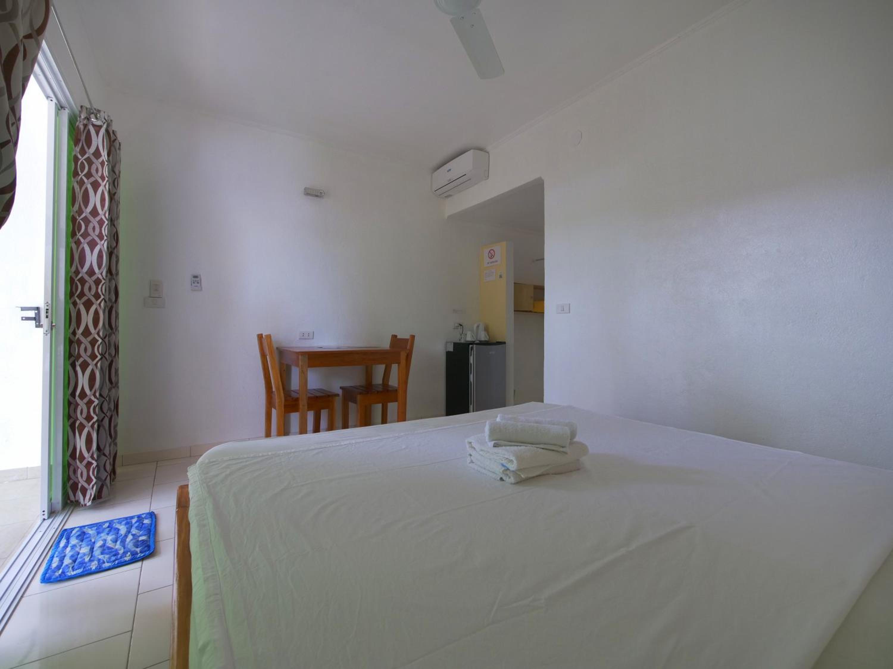 Alona Gecko Inn