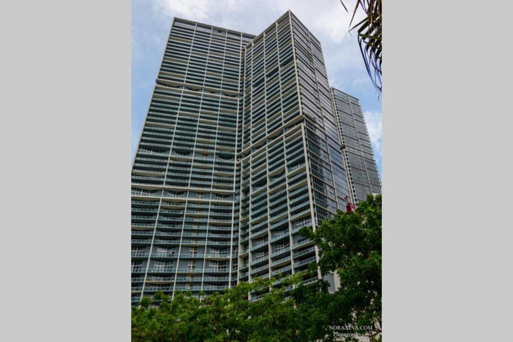 Hotel LUXURY ICON BRICKELL CONDO @46TH, SPA & GYM & POOL - Image 1