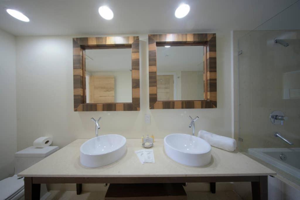 LUXURY ICON BRICKELL CONDO @46TH, SPA & GYM & POOL