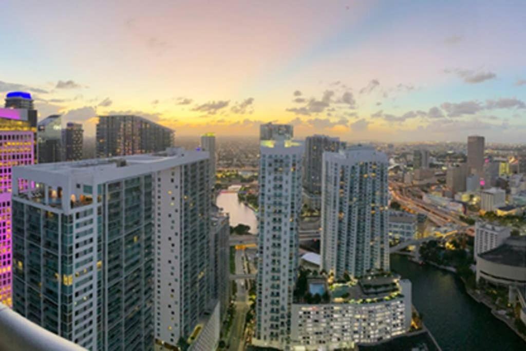 LUXURY ICON BRICKELL CONDO @46TH, SPA & GYM & POOL