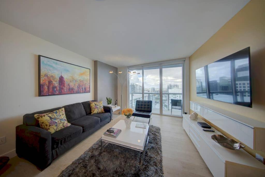 LUXURY ICON BRICKELL CONDO @46TH, SPA & GYM & POOL