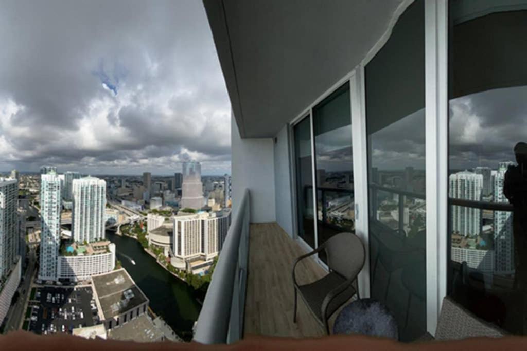 LUXURY ICON BRICKELL CONDO @46TH, SPA & GYM & POOL