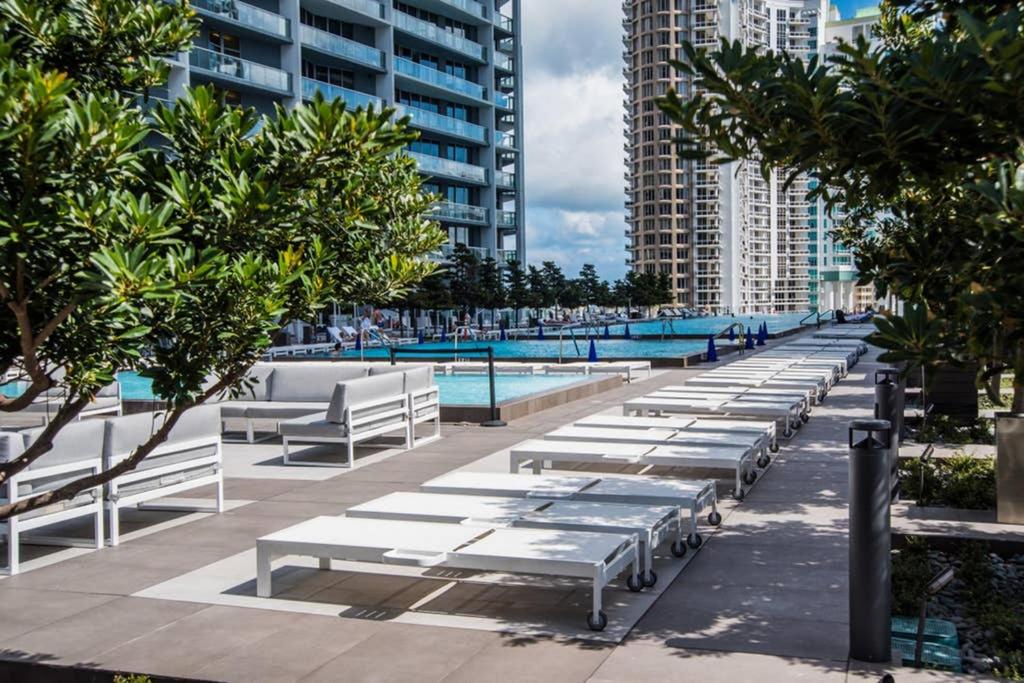 LUXURY ICON BRICKELL CONDO @46TH, SPA & GYM & POOL