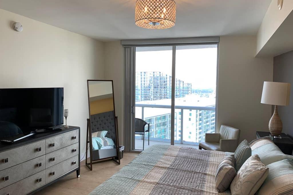 LUXURY ICON BRICKELL CONDO @46TH, SPA & GYM & POOL