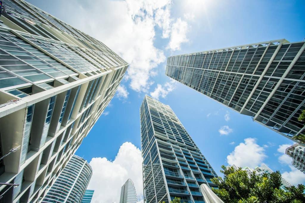 LUXURY ICON BRICKELL CONDO @46TH, SPA & GYM & POOL