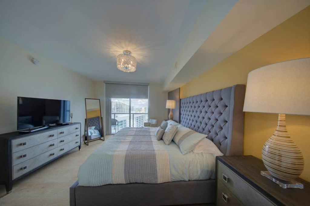 LUXURY ICON BRICKELL CONDO @46TH, SPA & GYM & POOL