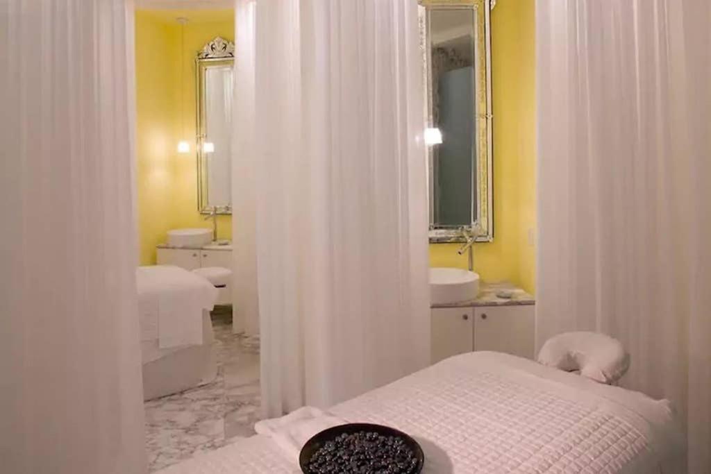 LUXURY ICON BRICKELL CONDO @46TH, SPA & GYM & POOL