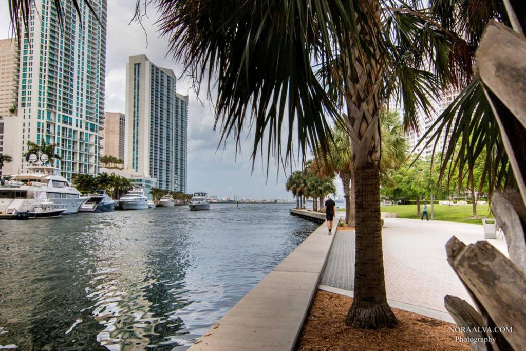 LUXURY ICON BRICKELL CONDO @46TH, SPA & GYM & POOL