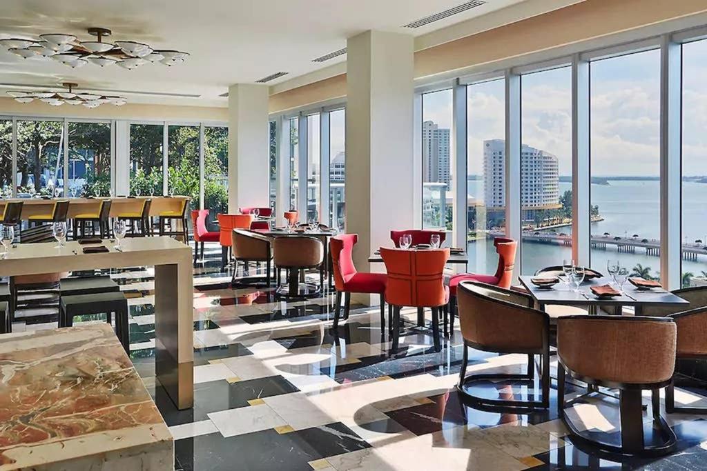 LUXURY ICON BRICKELL CONDO @46TH, SPA & GYM & POOL