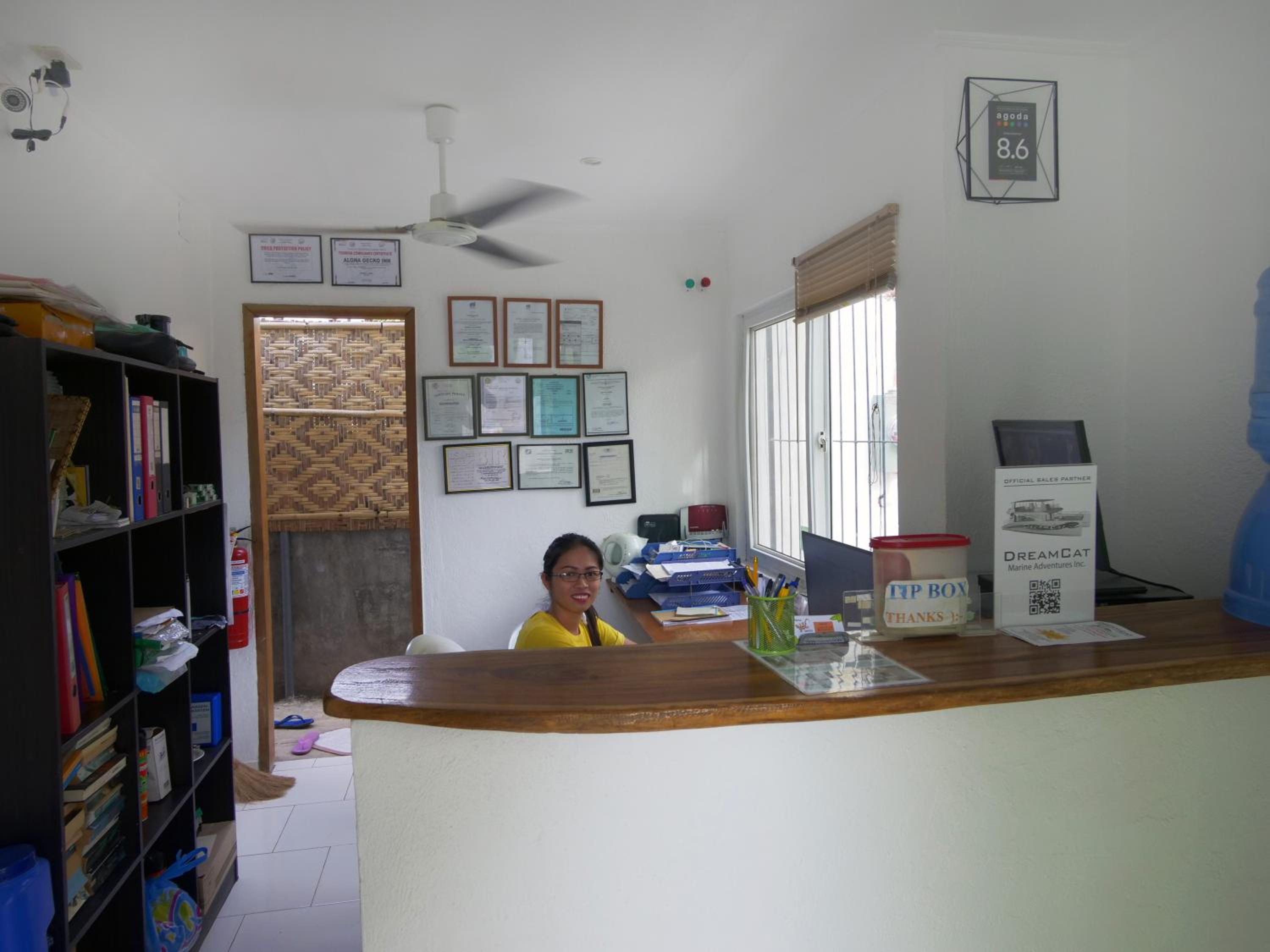 Alona Gecko Inn