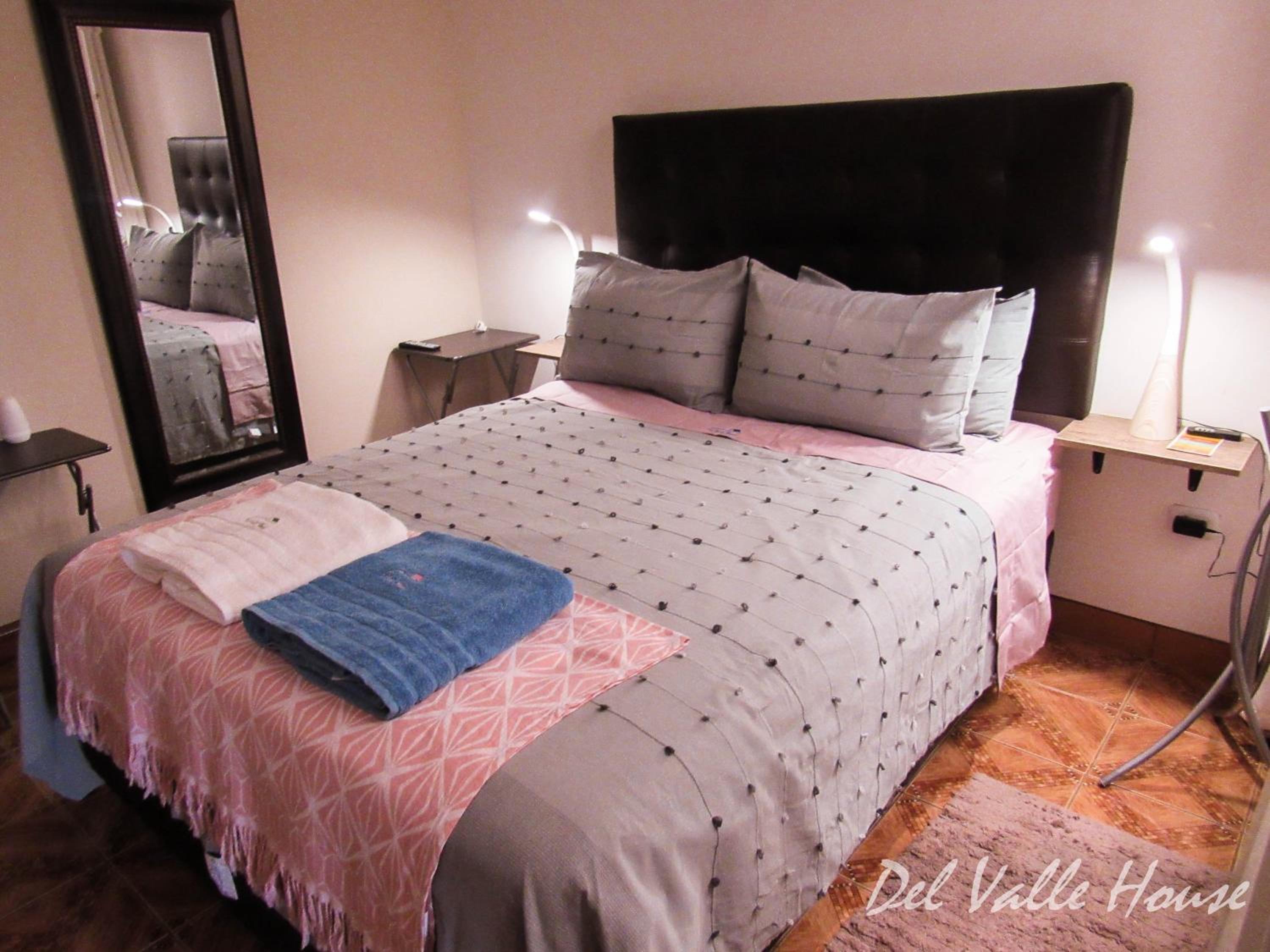 Del Valle House