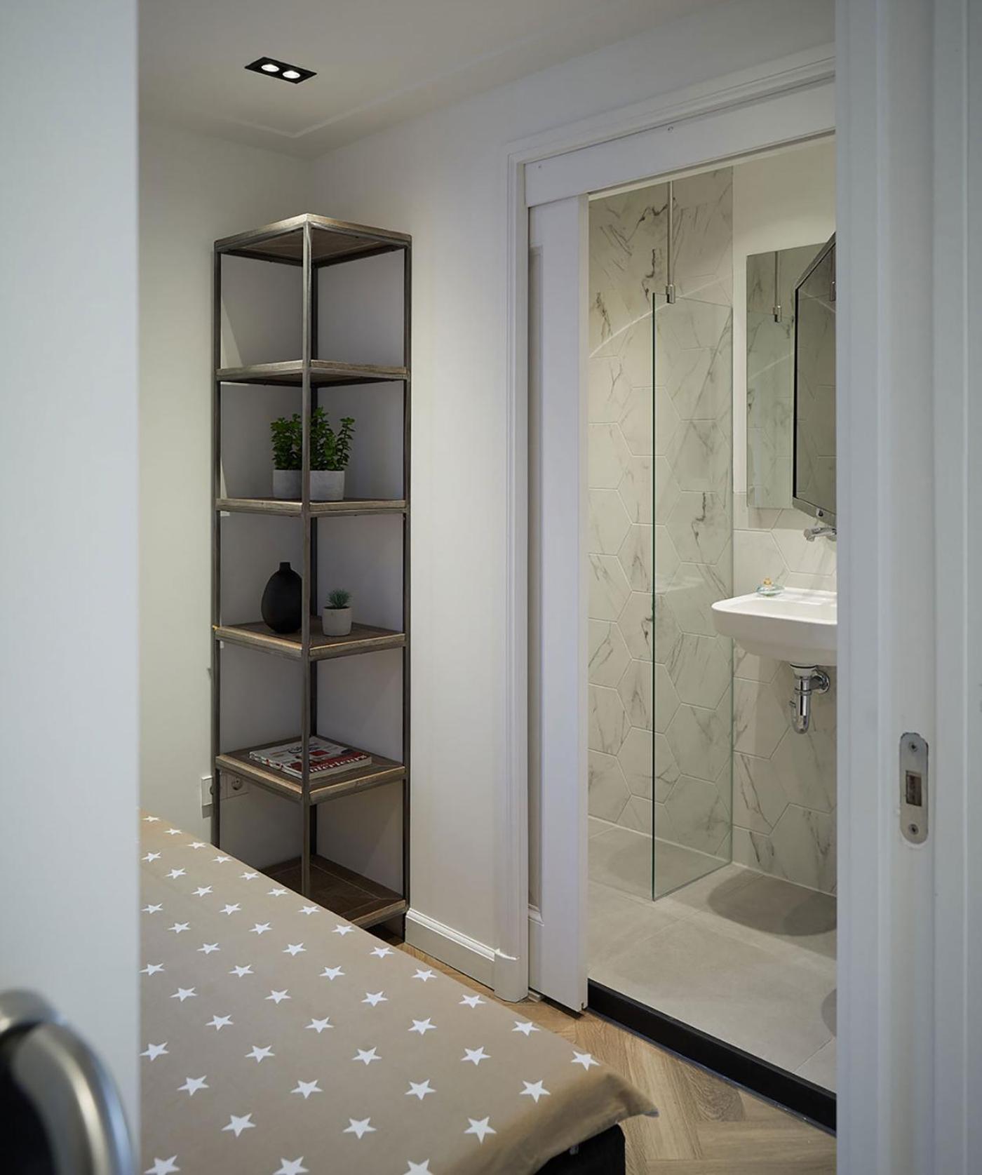 Damrak Short Stay Amsterdam