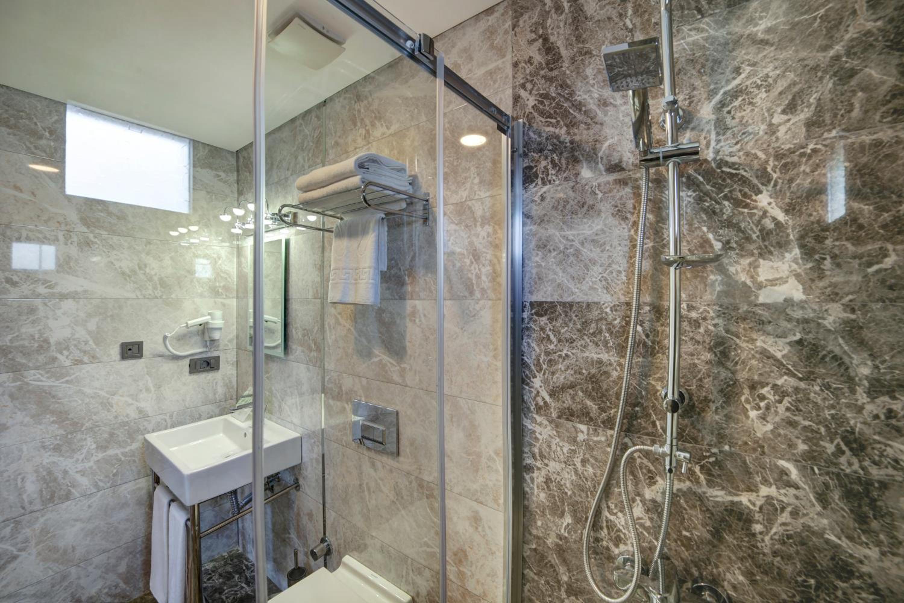 The Fox Otel - Image 41