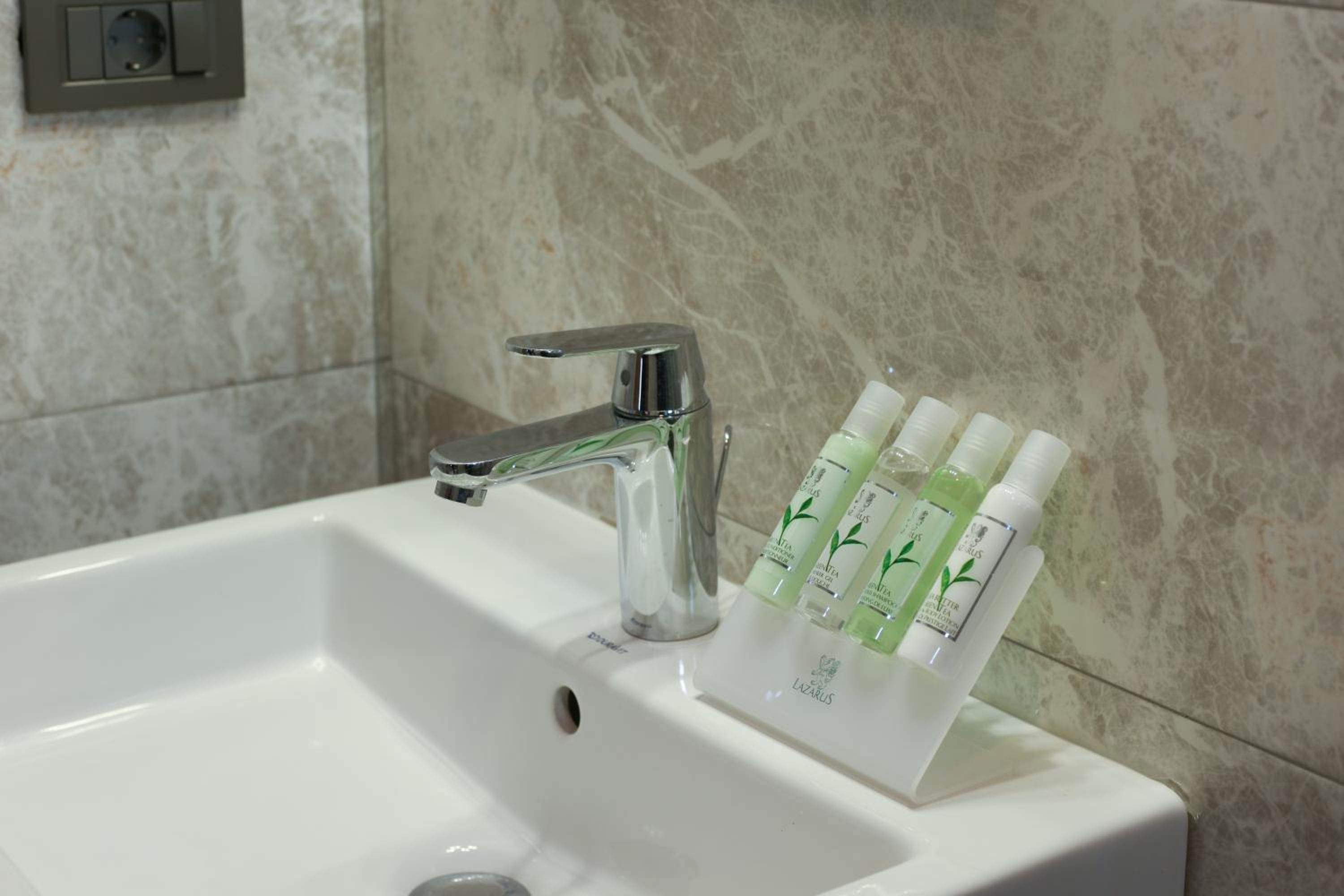 The Fox Otel - Image 73