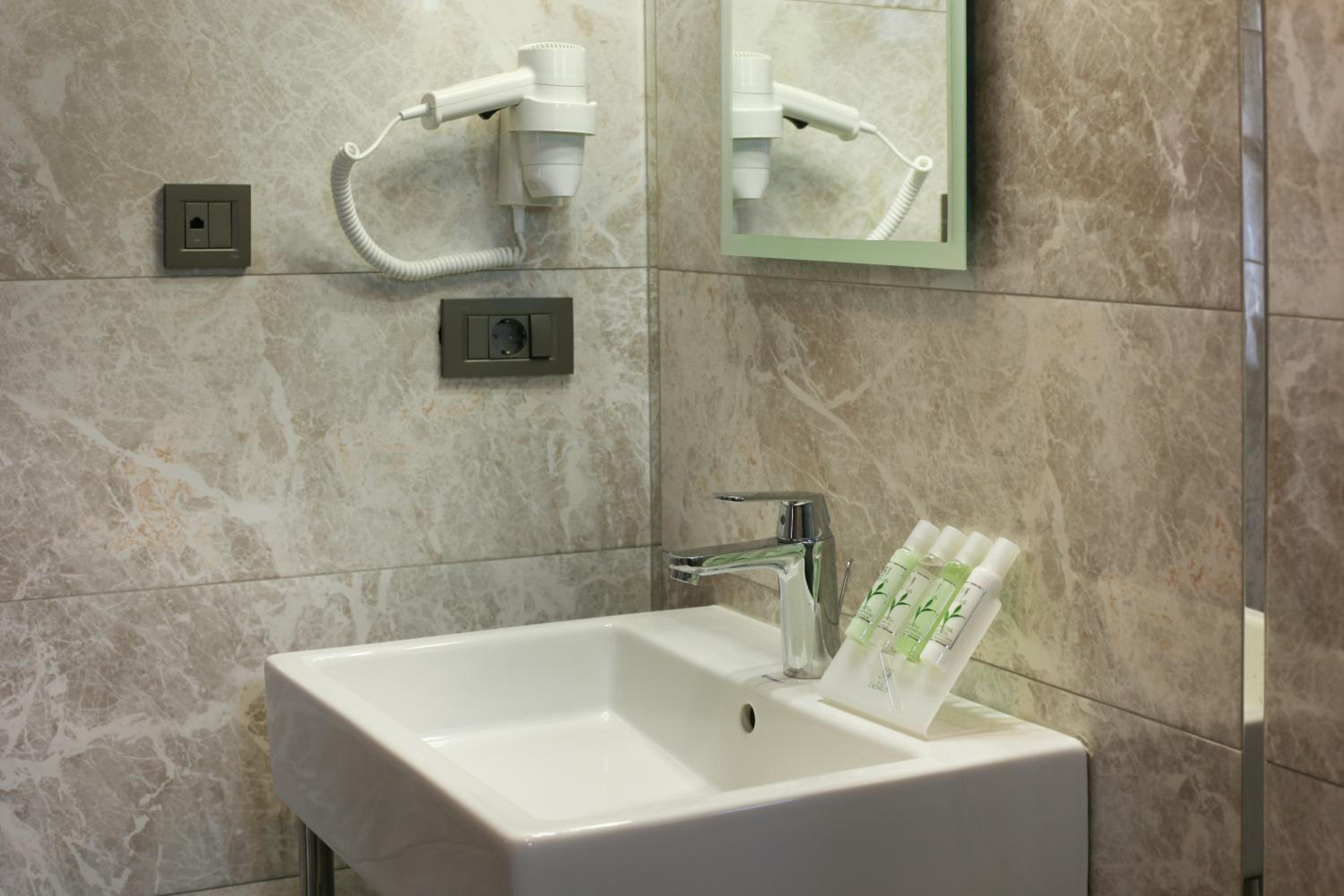 The Fox Otel - Image 57