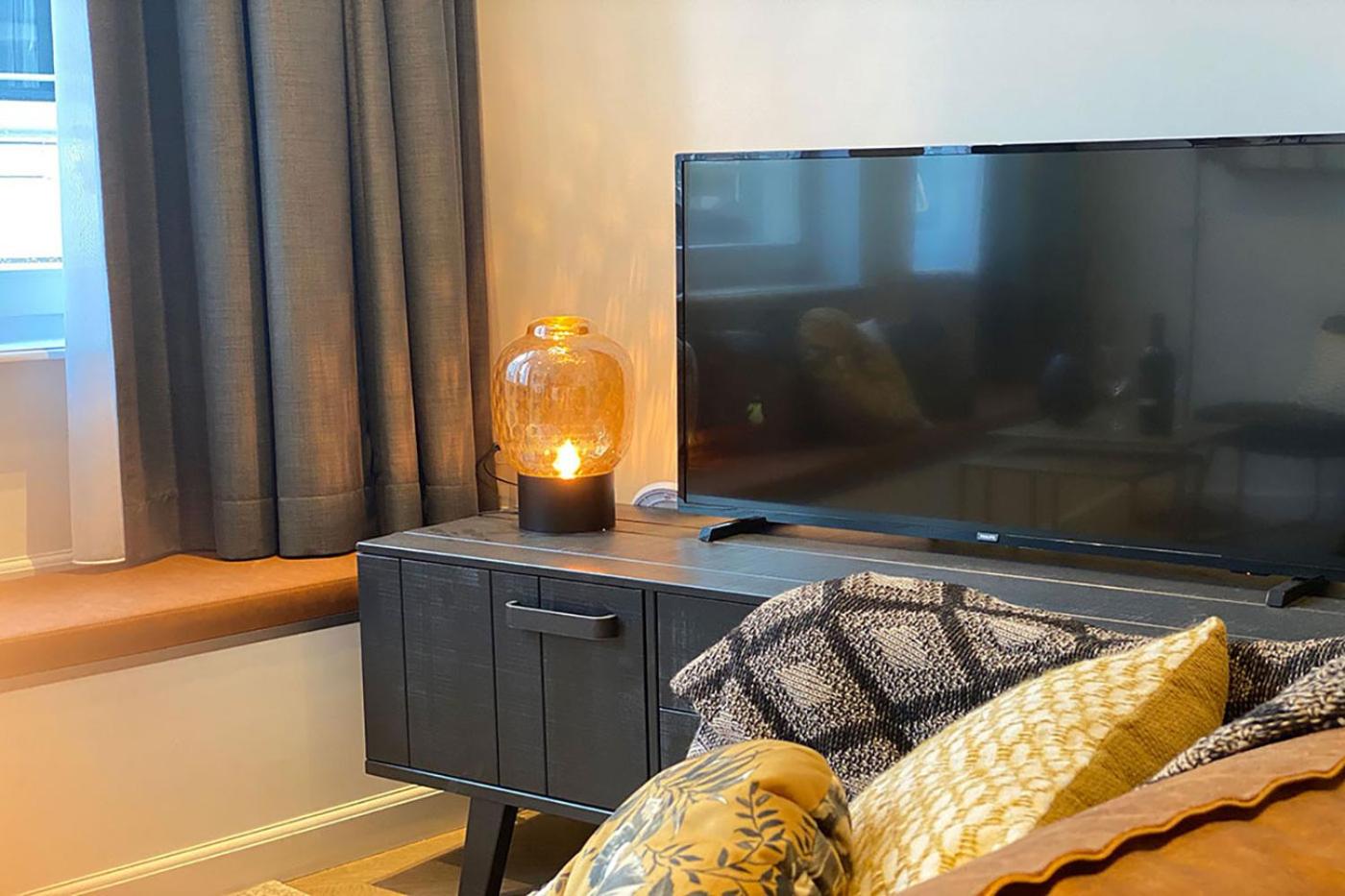 Damrak Short Stay Amsterdam