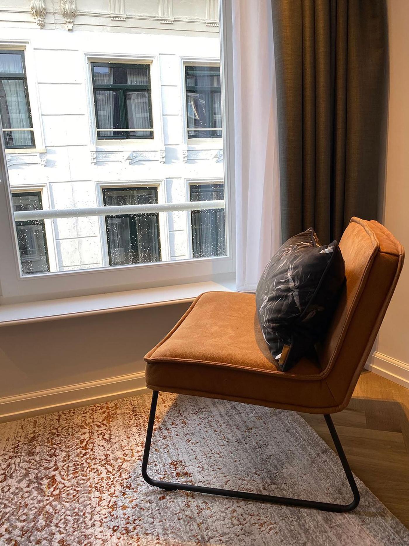 Damrak Short Stay Amsterdam