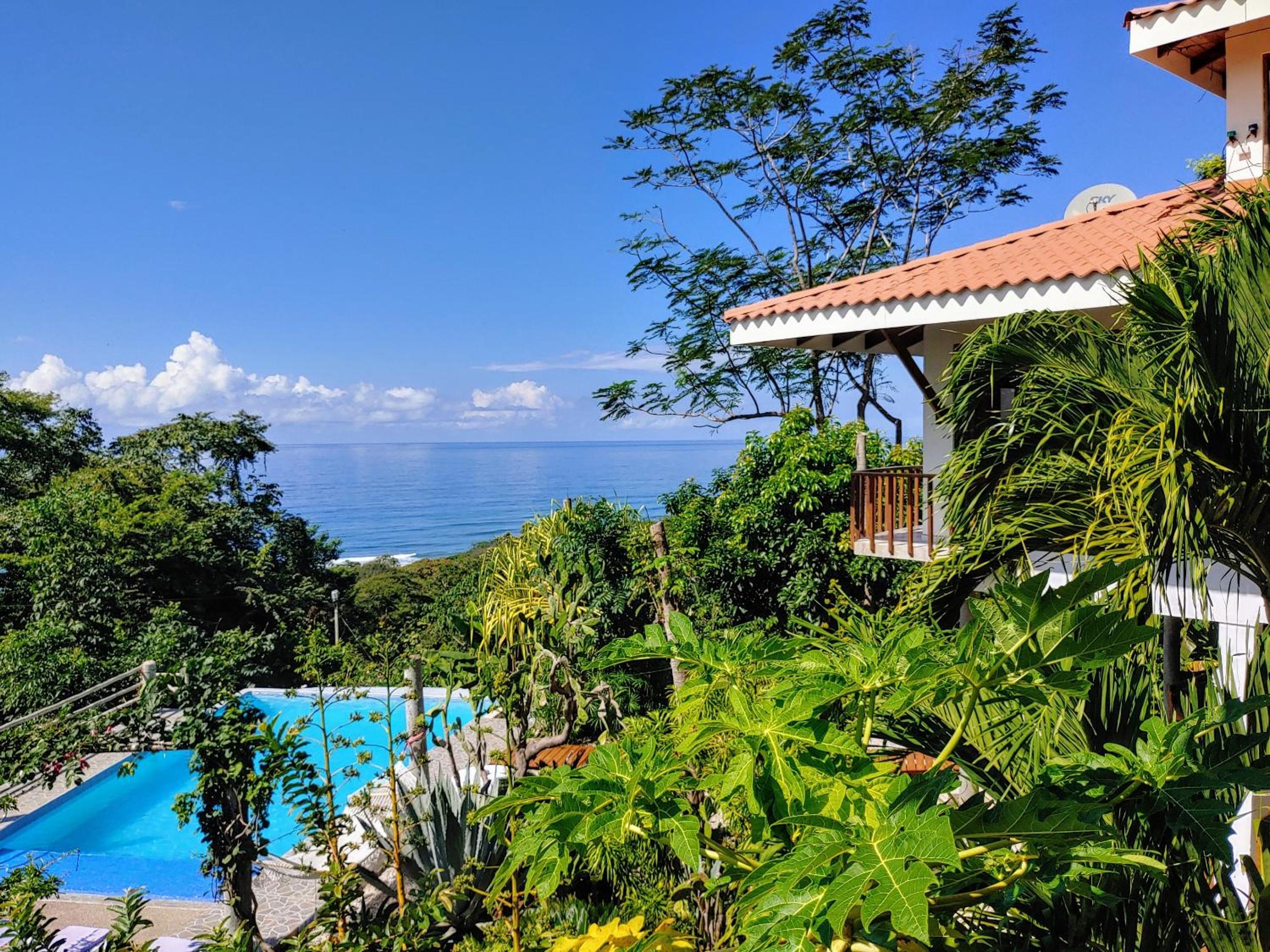 Casa Luna - Private Villa with Ocean View, Pool, AC, Wi-Fi