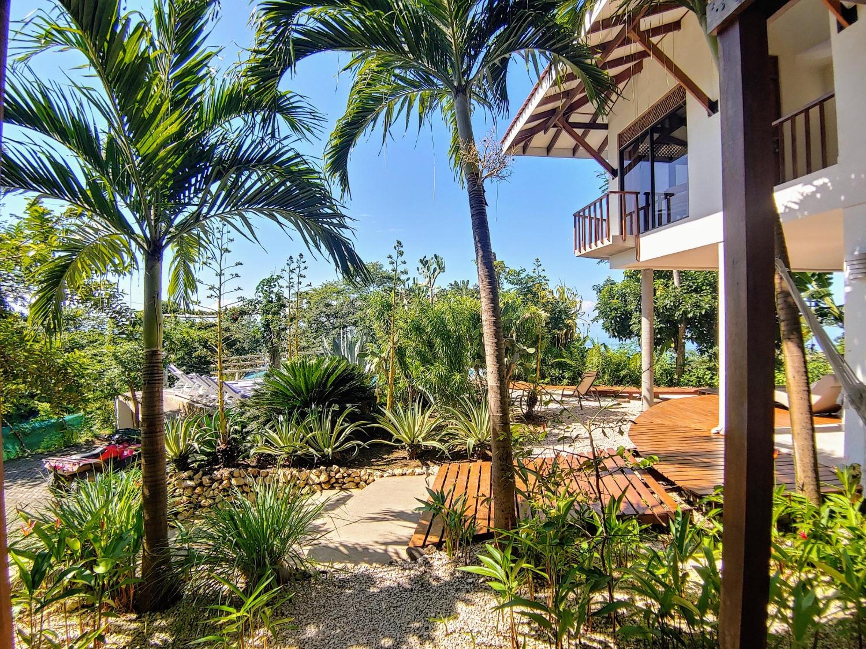 Casa Luna - Private Villa with Ocean View, Pool, AC, Wi-Fi