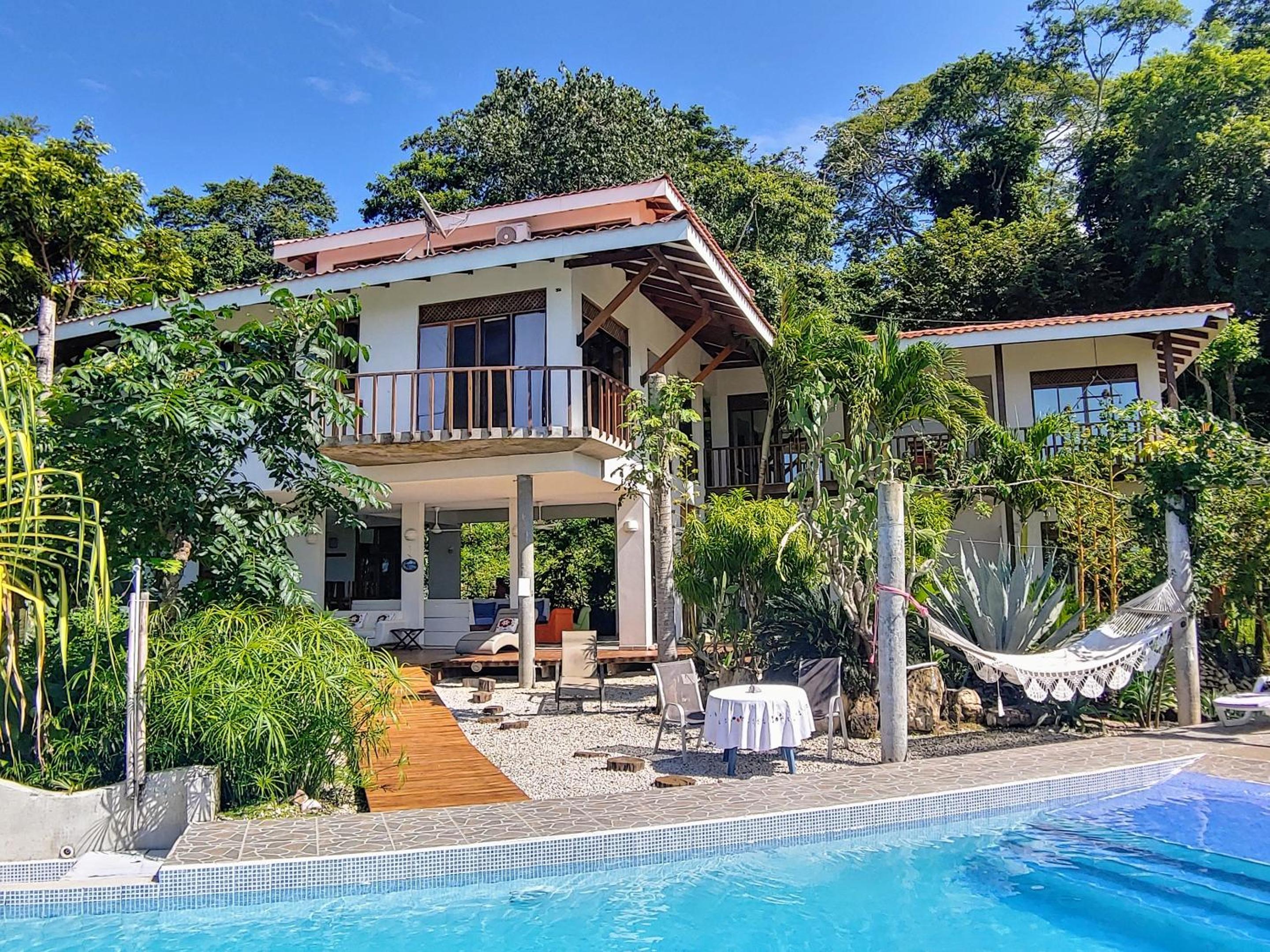 Casa Luna - Private Villa with Ocean View, Pool, AC, Wi-Fi