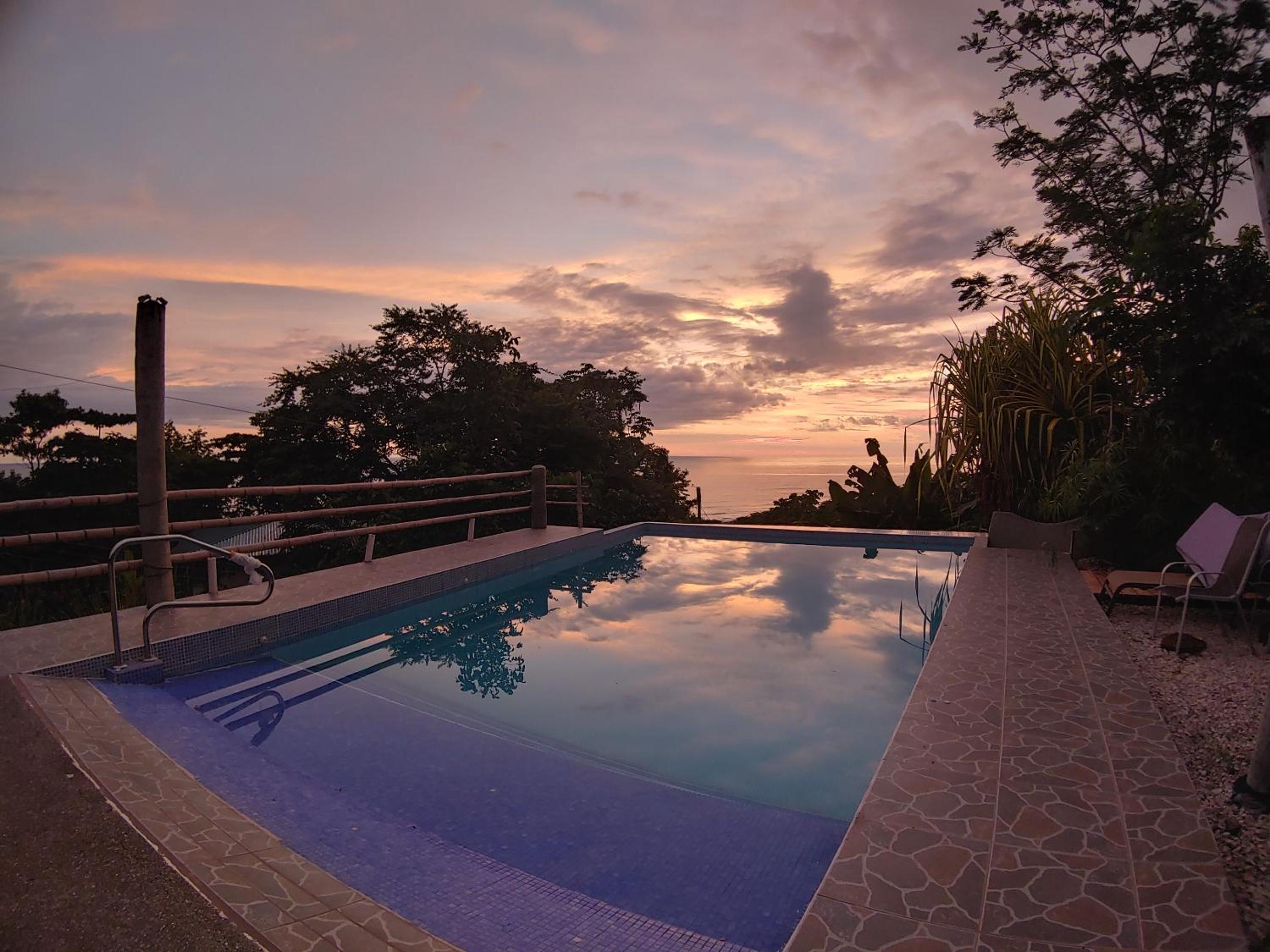 Casa Luna - Private Villa with Ocean View, Pool, AC, Wi-Fi