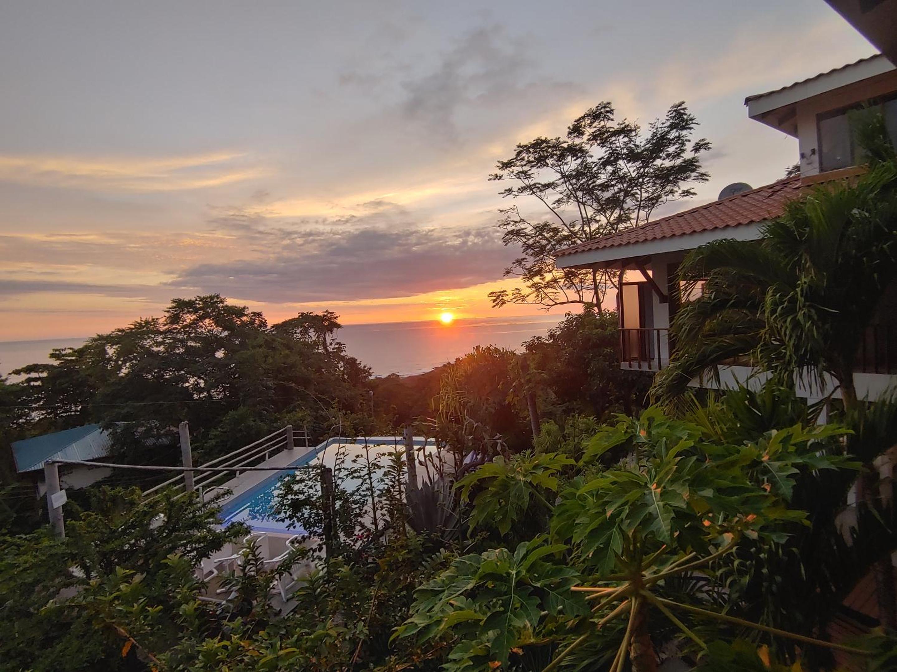 Casa Luna - Private Villa with Ocean View, Pool, AC, Wi-Fi