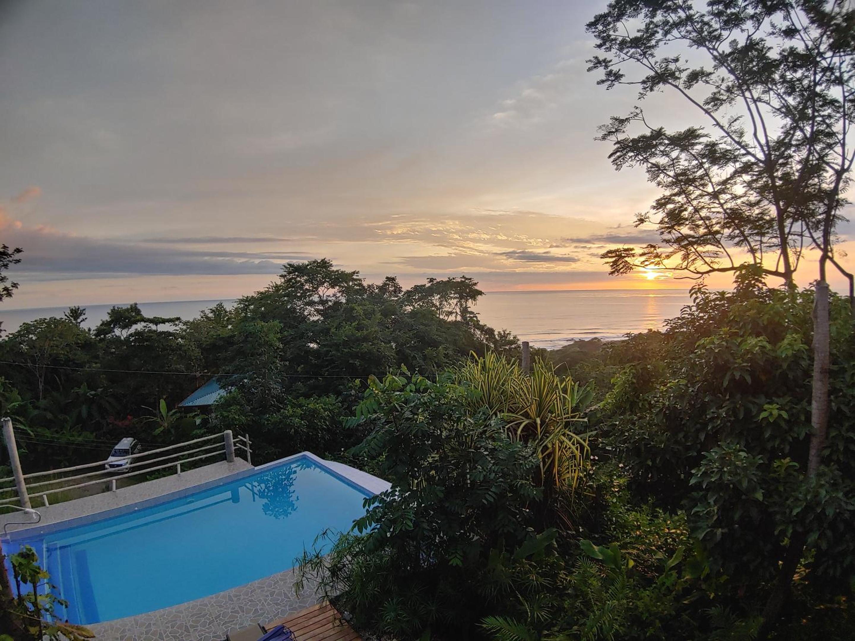 Casa Luna - Private Villa with Ocean View, Pool, AC, Wi-Fi