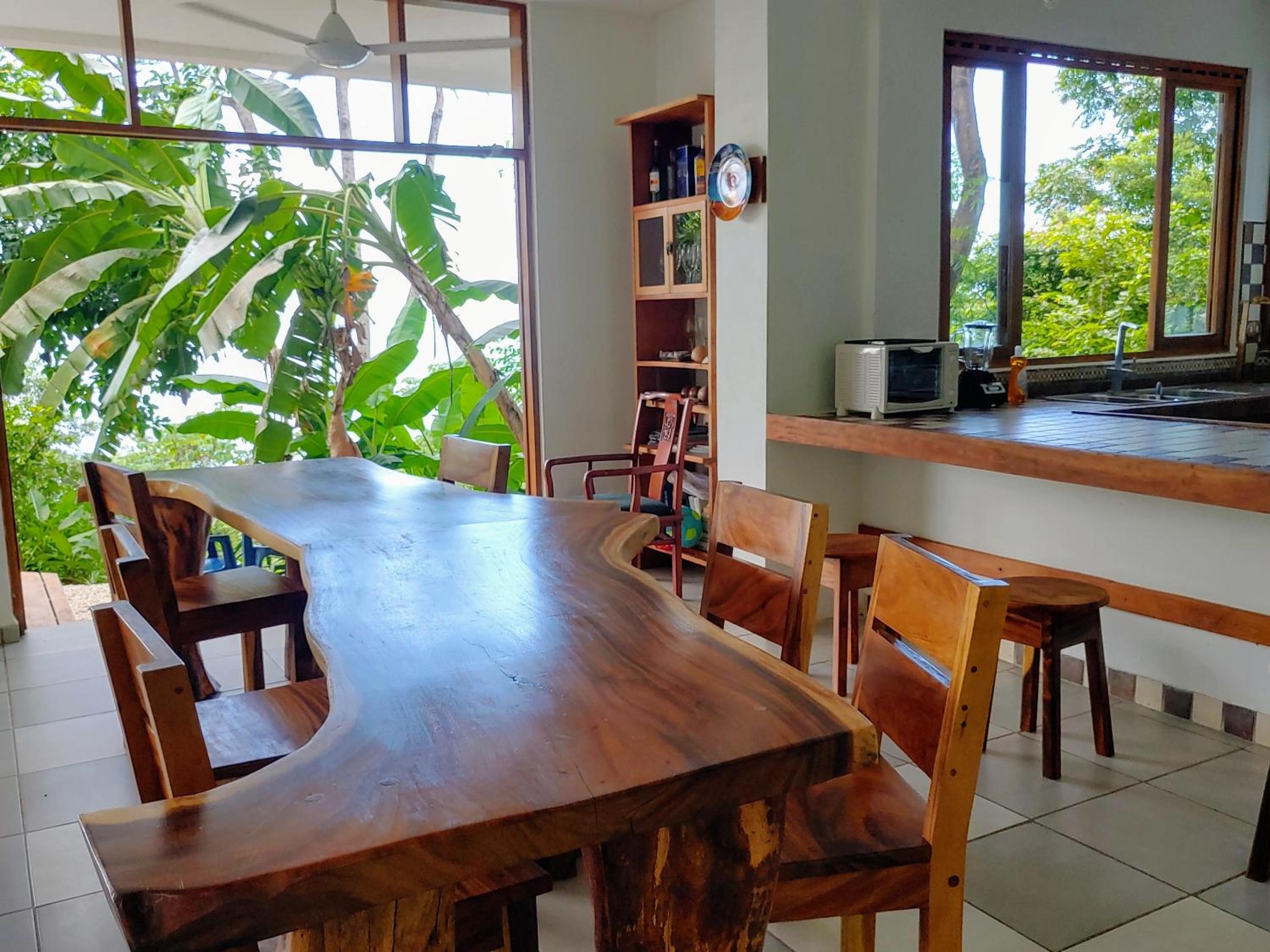 Casa Luna - Private Villa with Ocean View, Pool, AC, Wi-Fi