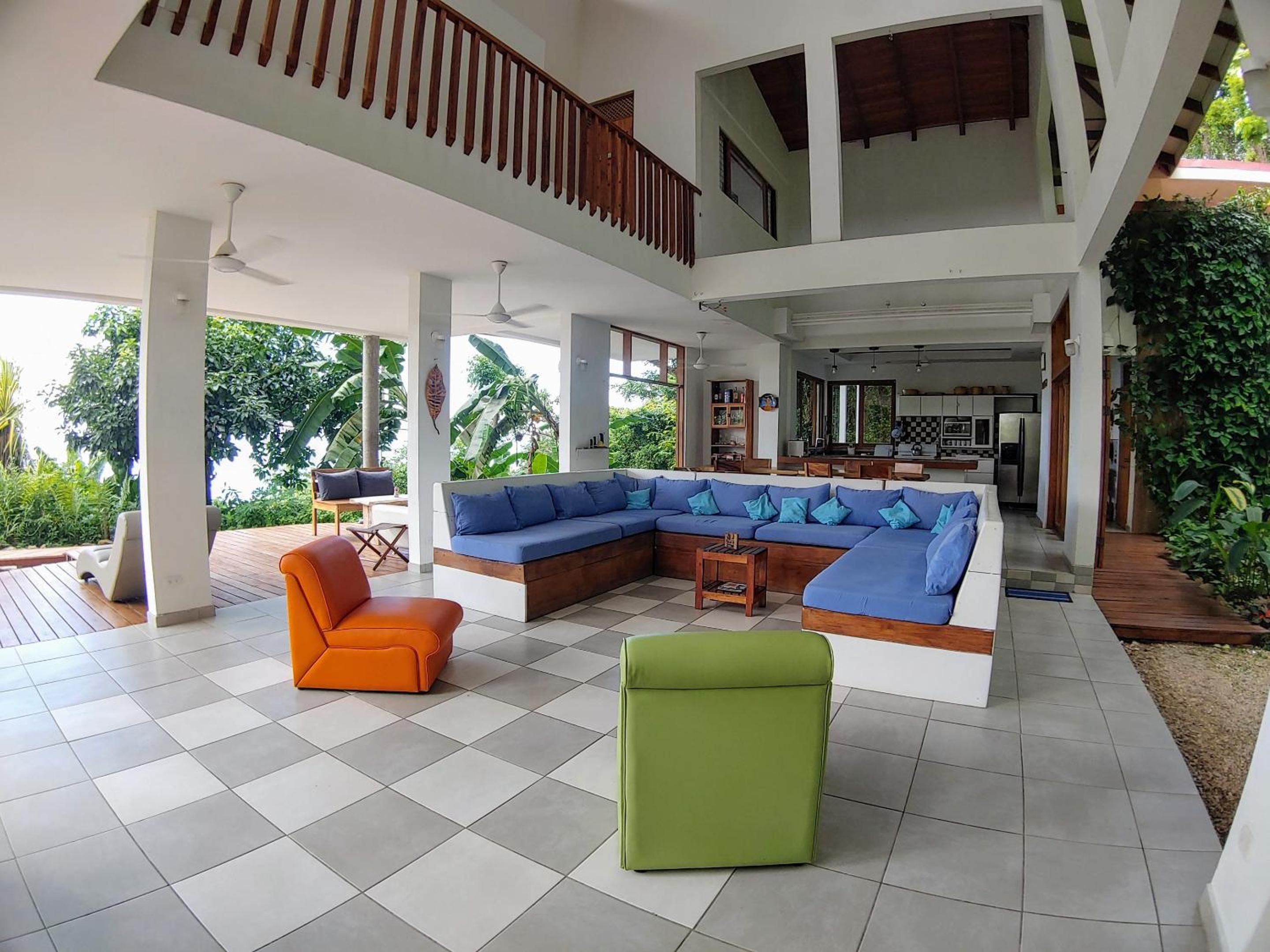 Casa Luna - Private Villa with Ocean View, Pool, AC, Wi-Fi