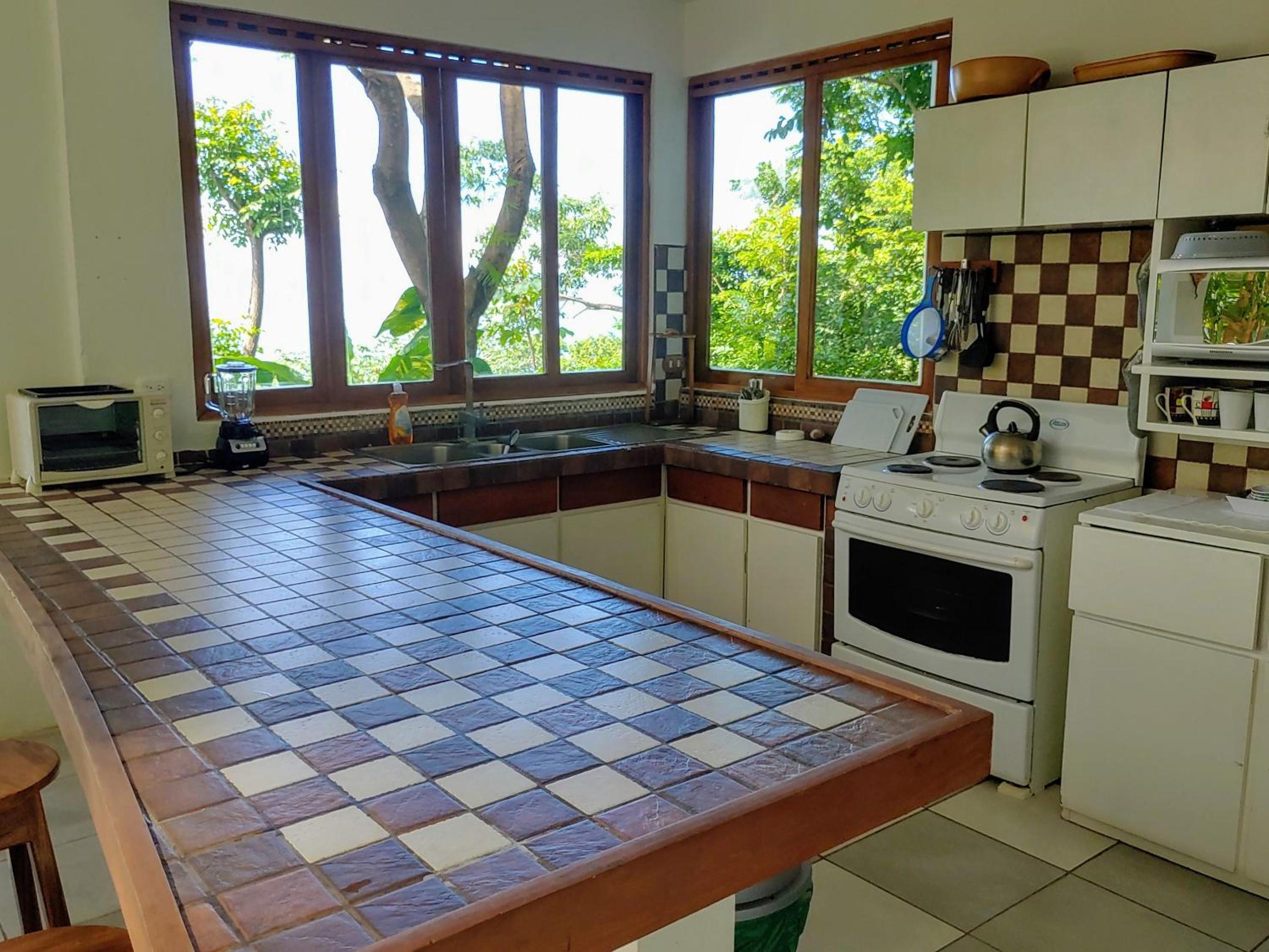 Casa Luna - Private Villa with Ocean View, Pool, AC, Wi-Fi