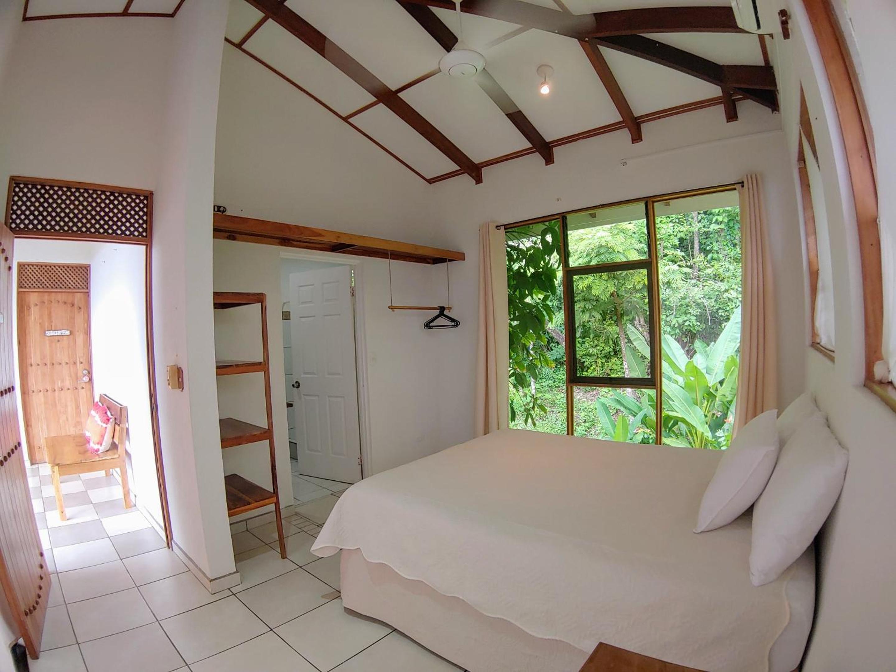 Casa Luna - Private Villa with Ocean View, Pool, AC, Wi-Fi