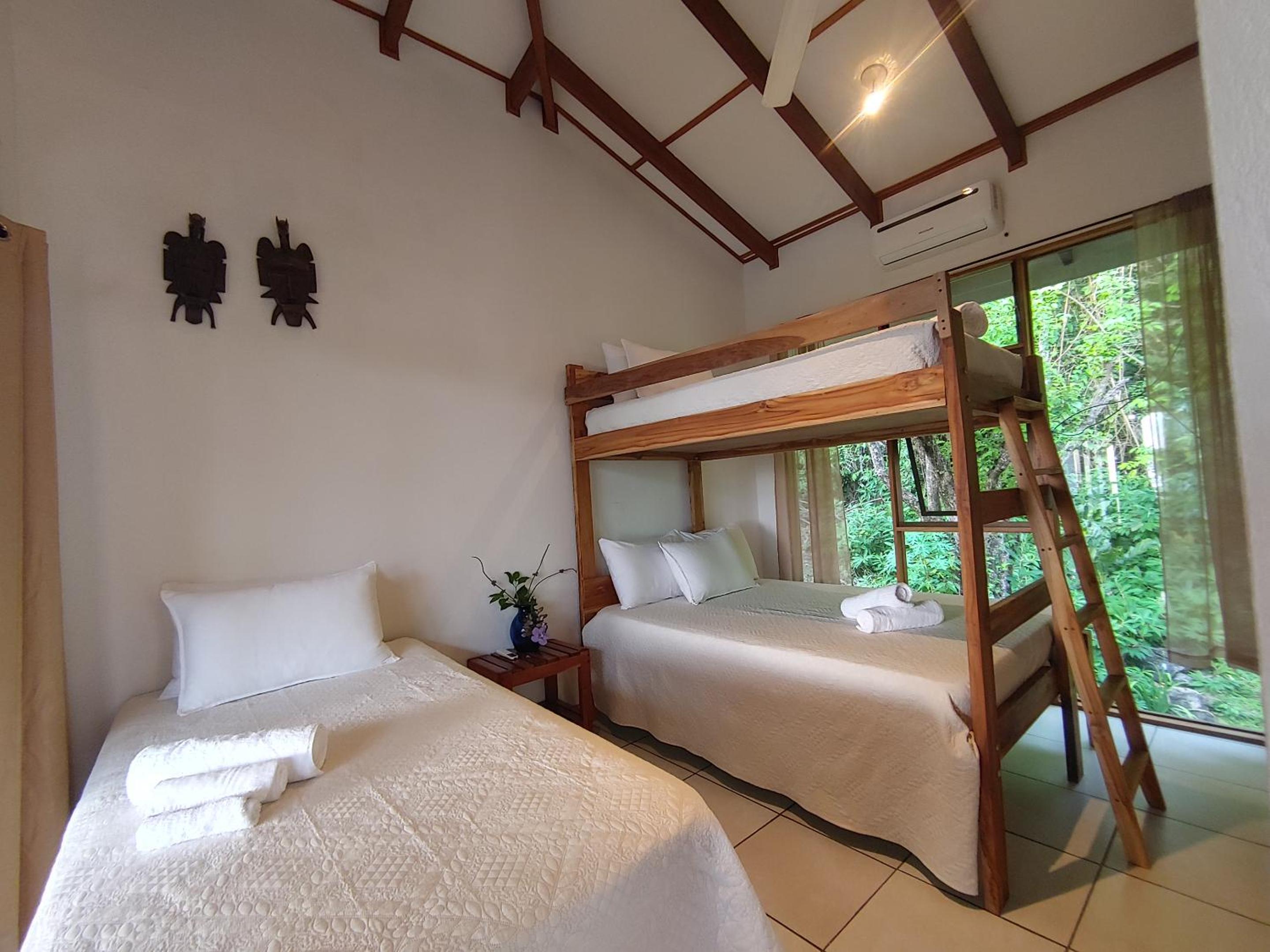 Casa Luna - Private Villa with Ocean View, Pool, AC, Wi-Fi