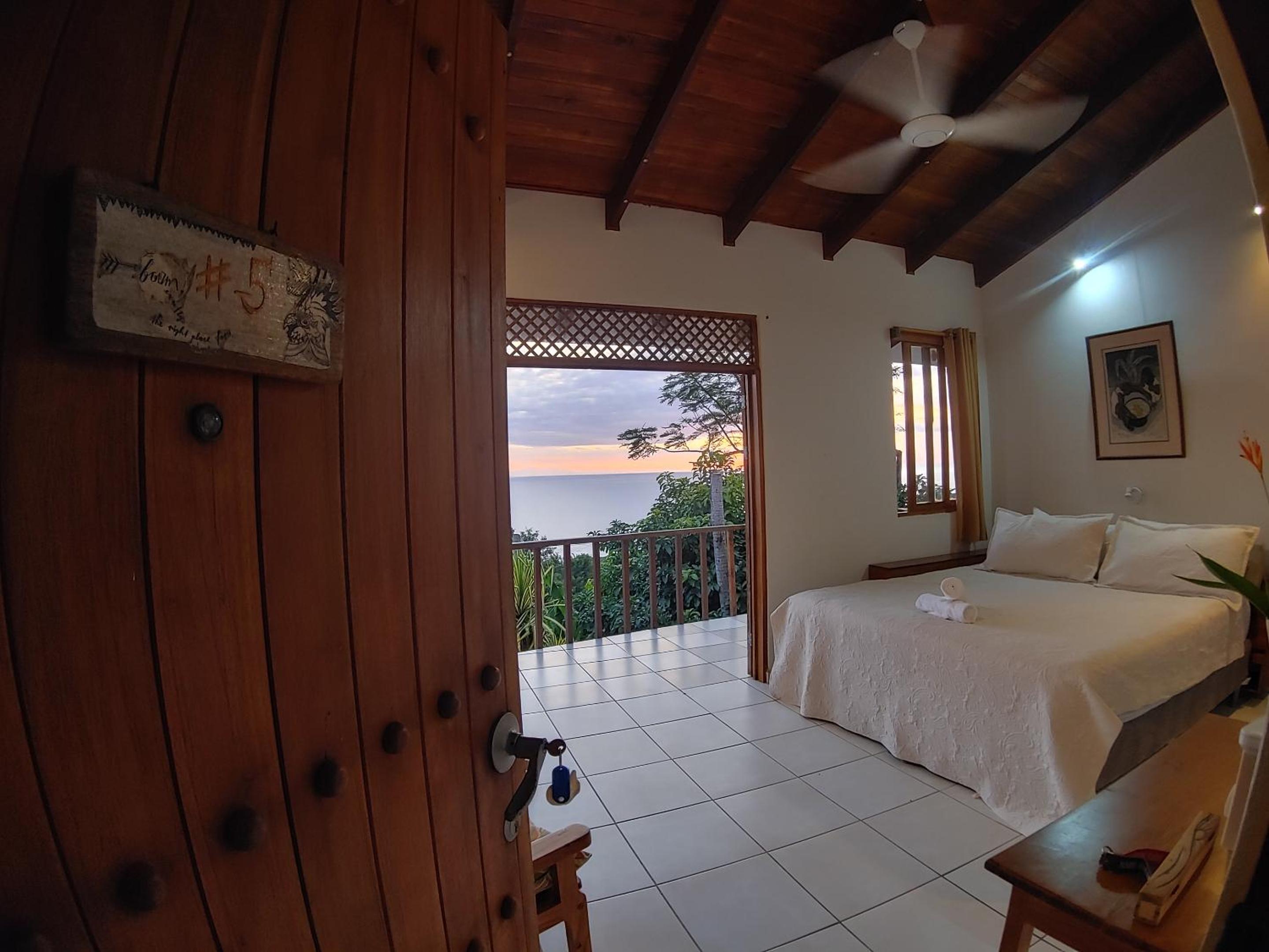 Casa Luna - Private Villa with Ocean View, Pool, AC, Wi-Fi