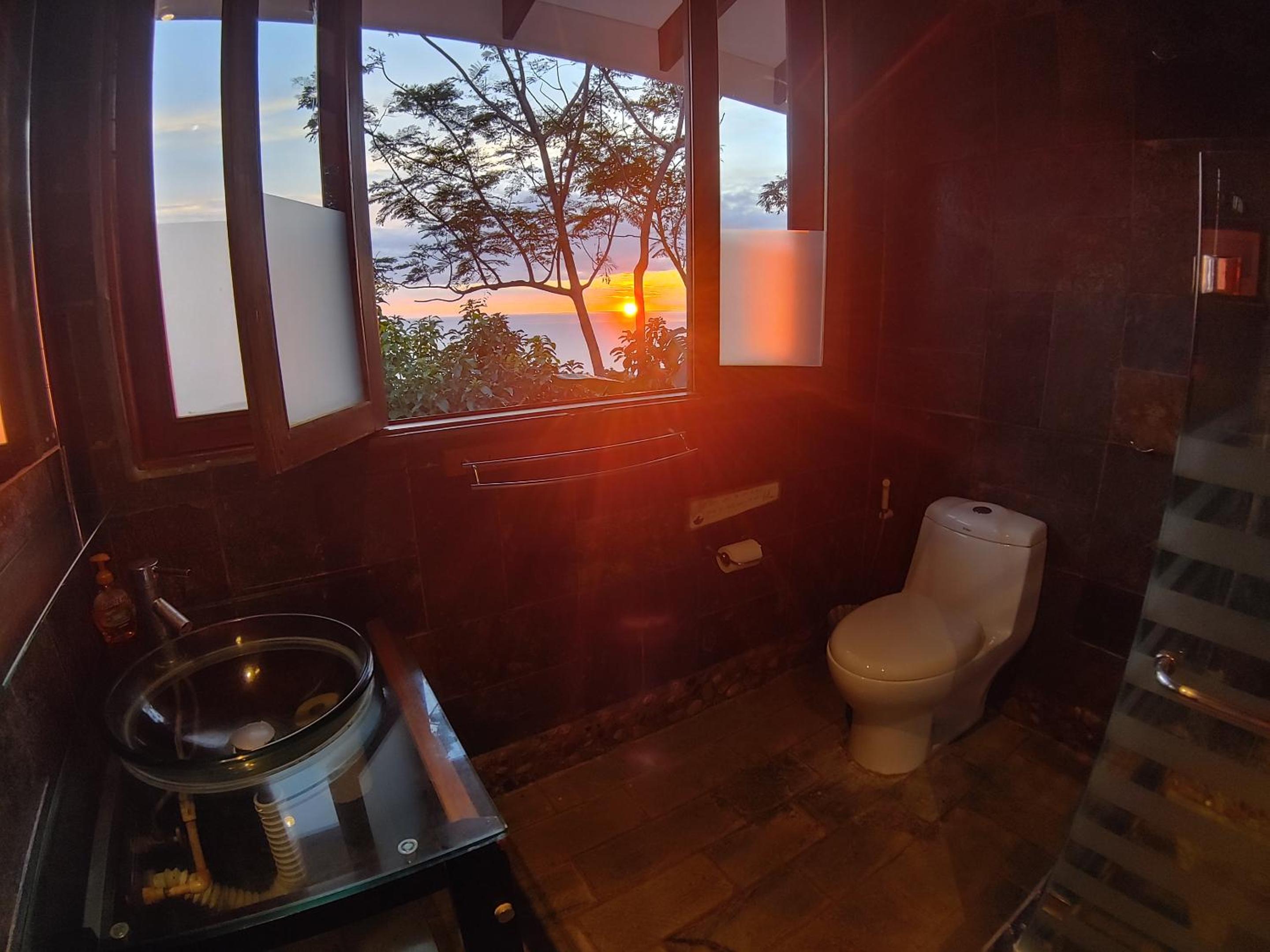 Casa Luna - Private Villa with Ocean View, Pool, AC, Wi-Fi