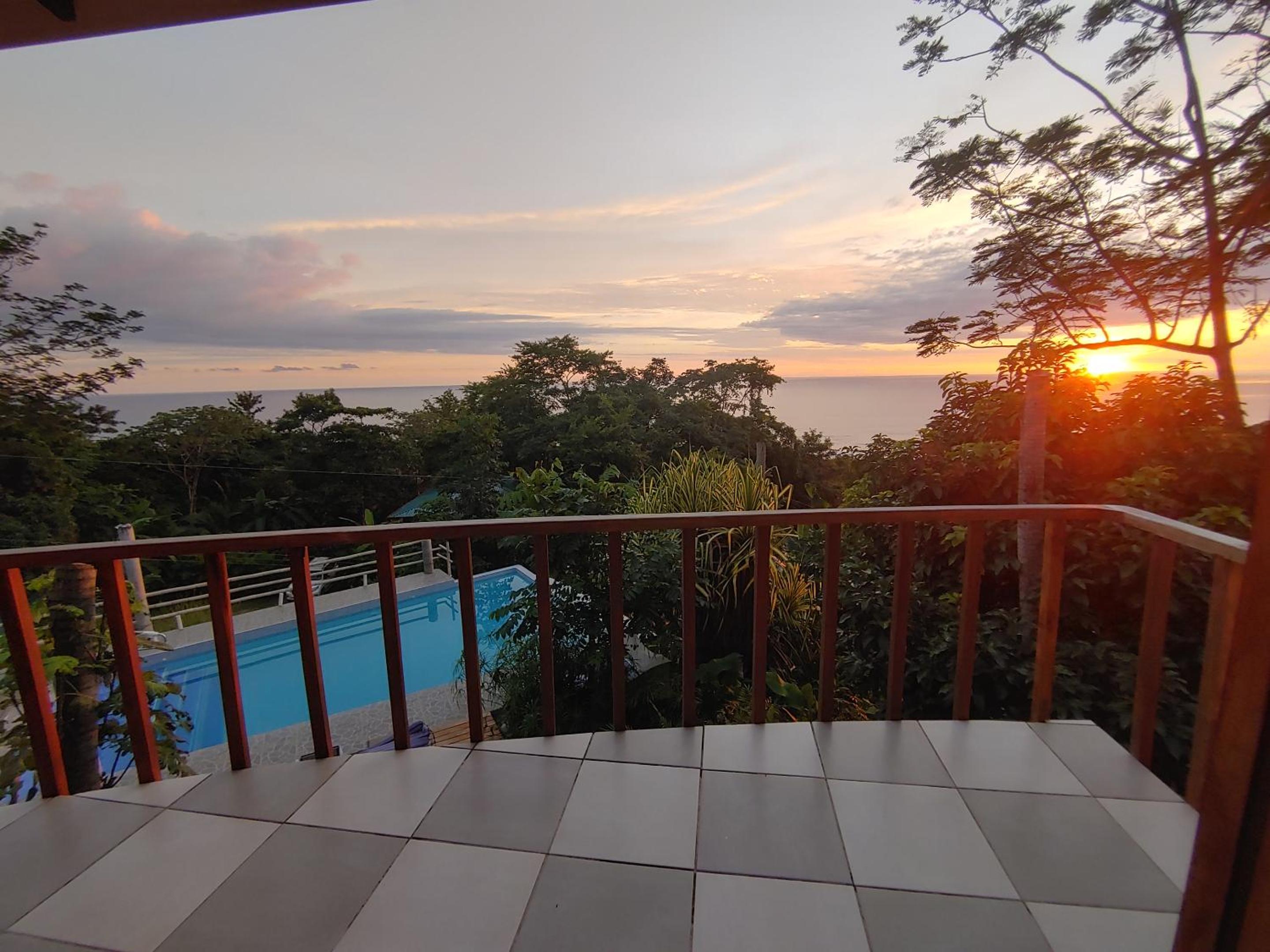 Casa Luna - Private Villa with Ocean View, Pool, AC, Wi-Fi