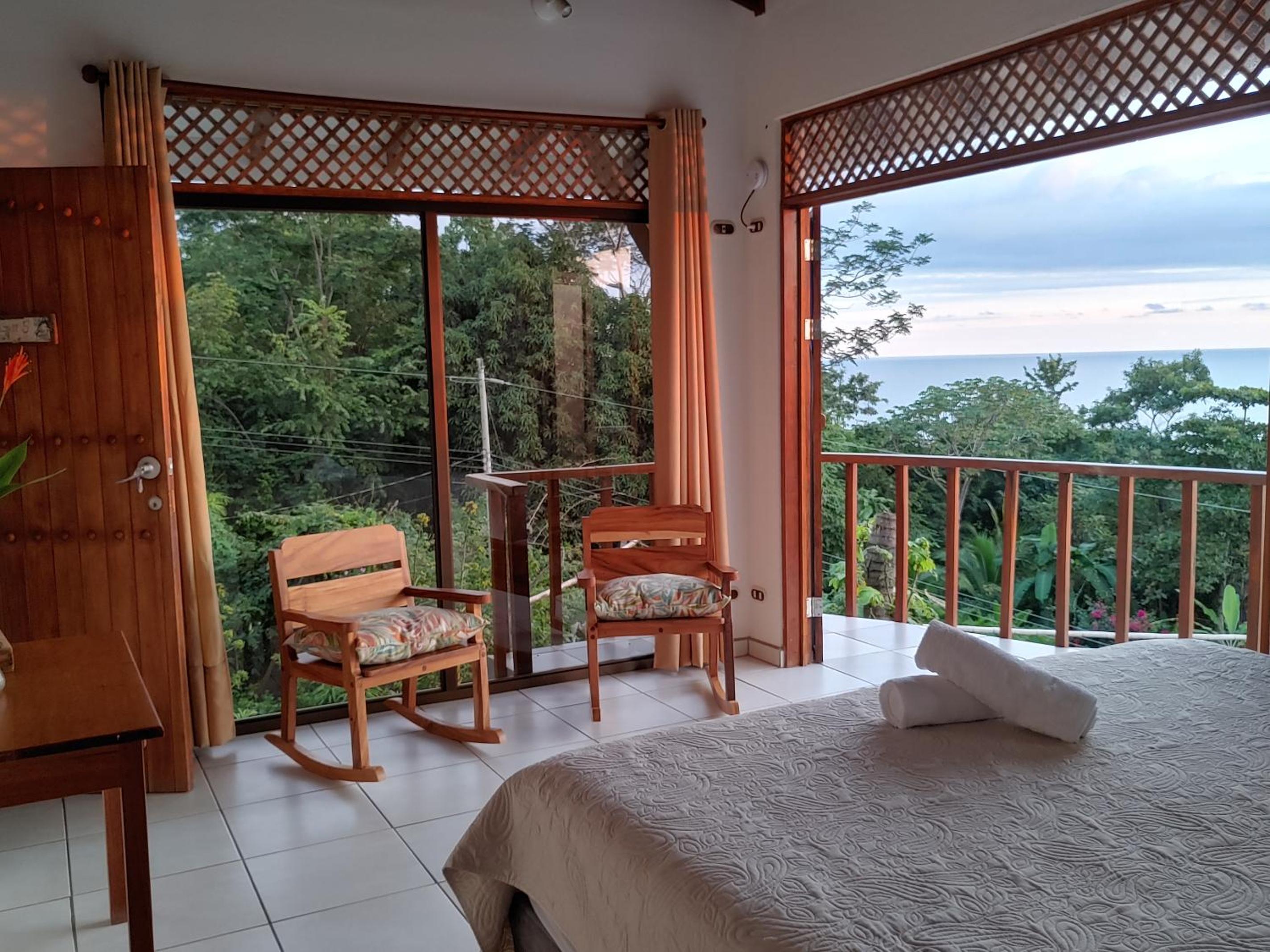 Casa Luna - Private Villa with Ocean View, Pool, AC, Wi-Fi