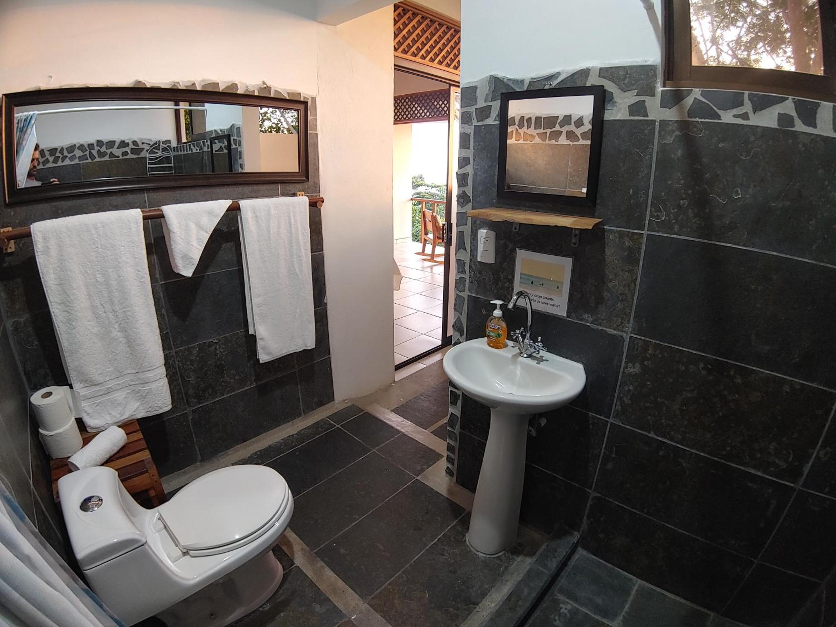 Casa Luna - Private Villa with Ocean View, Pool, AC, Wi-Fi