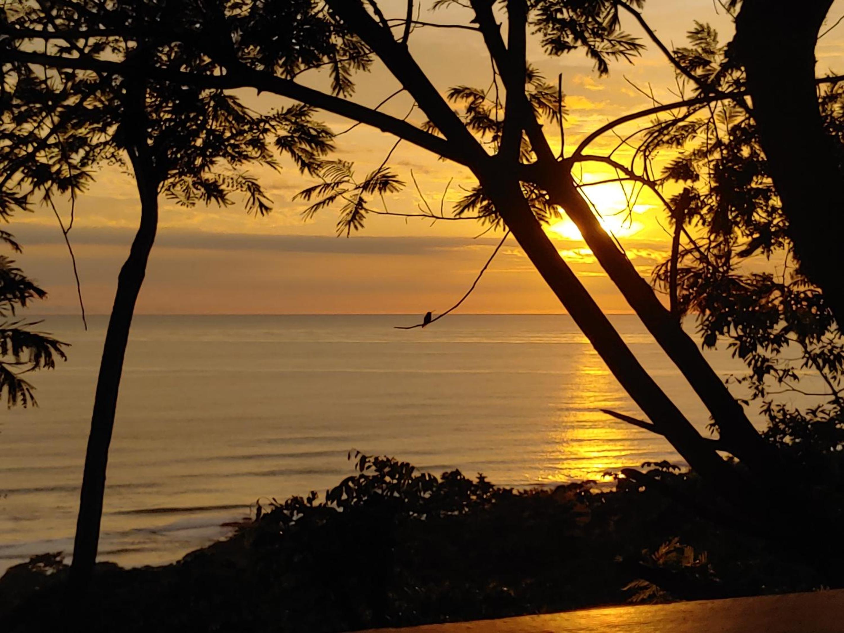 Casa Luna - Private Villa with Ocean View, Pool, AC, Wi-Fi