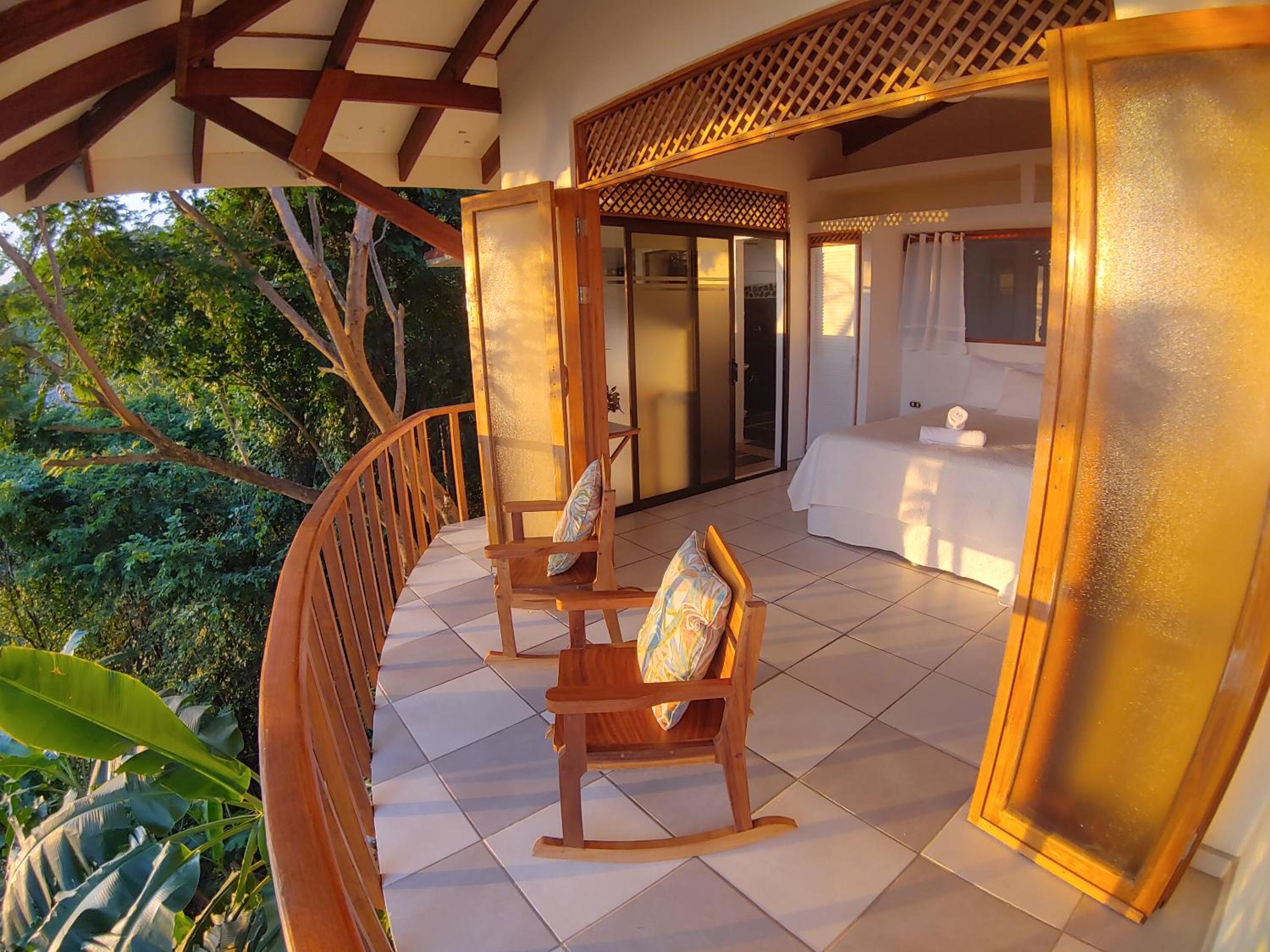 Casa Luna - Private Villa with Ocean View, Pool, AC, Wi-Fi