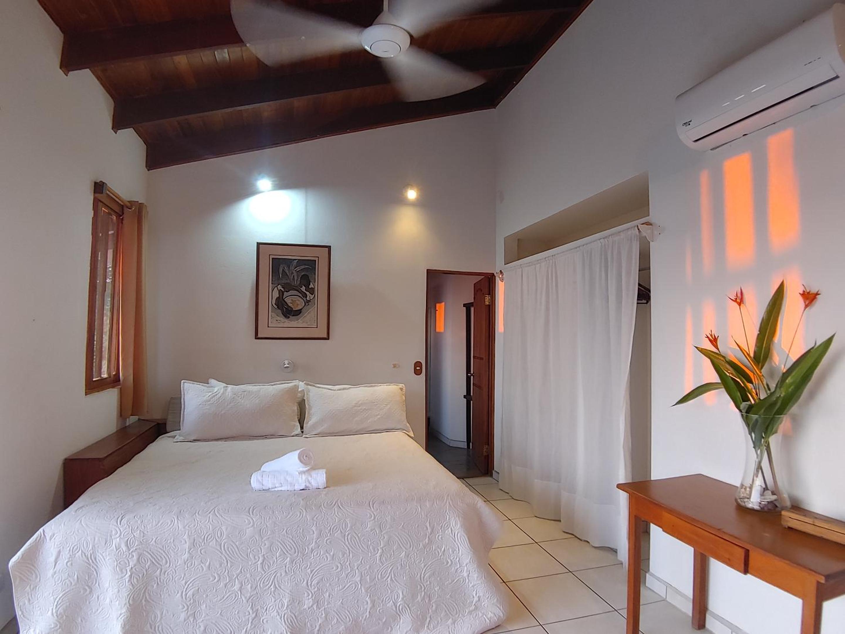 Casa Luna - Private Villa with Ocean View, Pool, AC, Wi-Fi
